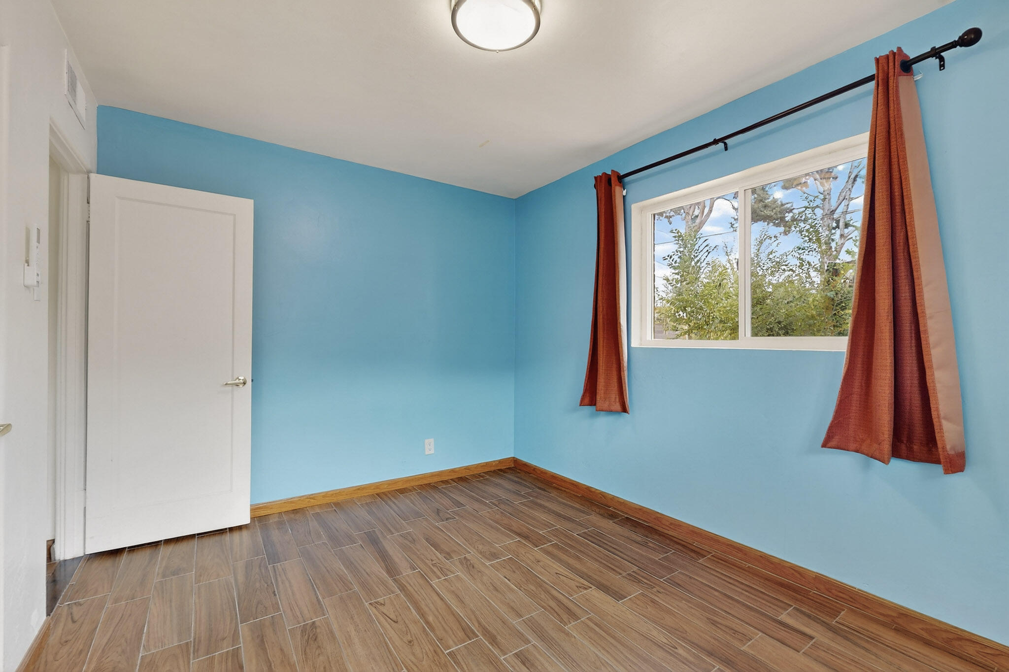 7719 Euclid Avenue NE