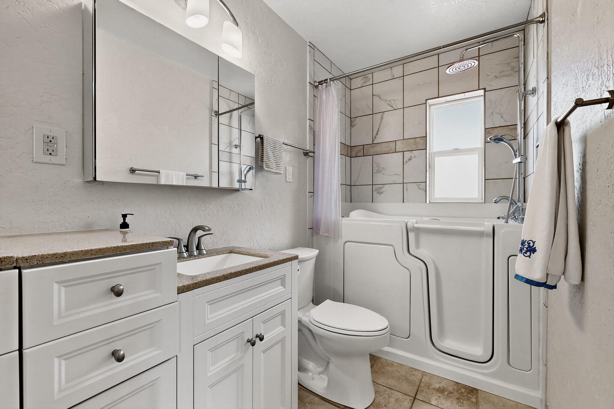 7719 Euclid Avenue NE