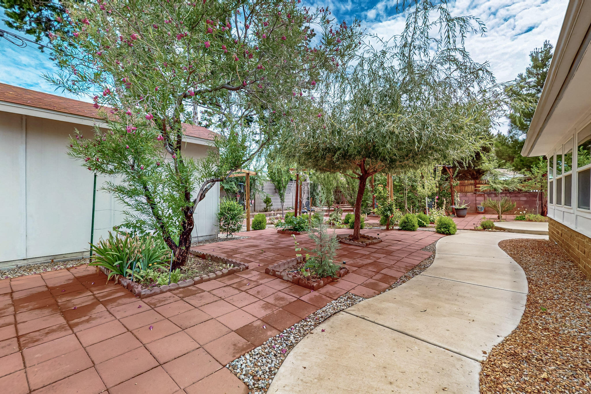 7719 Euclid Avenue NE