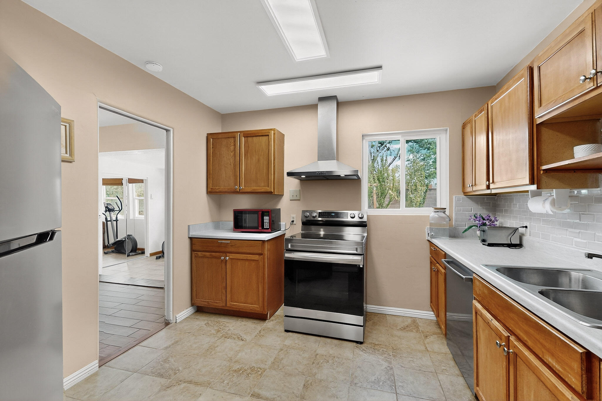 7719 Euclid Avenue NE