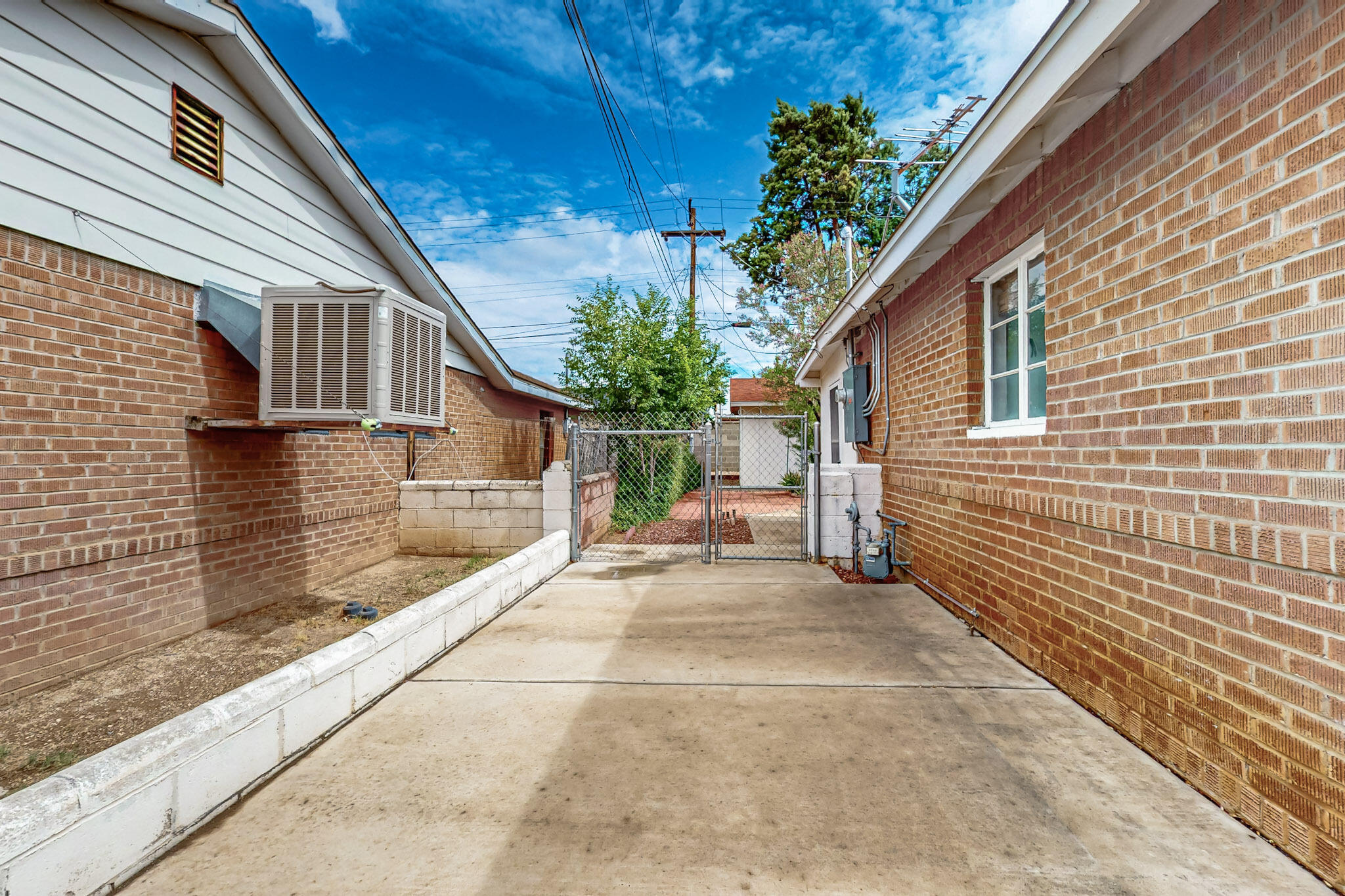 7719 Euclid Avenue NE