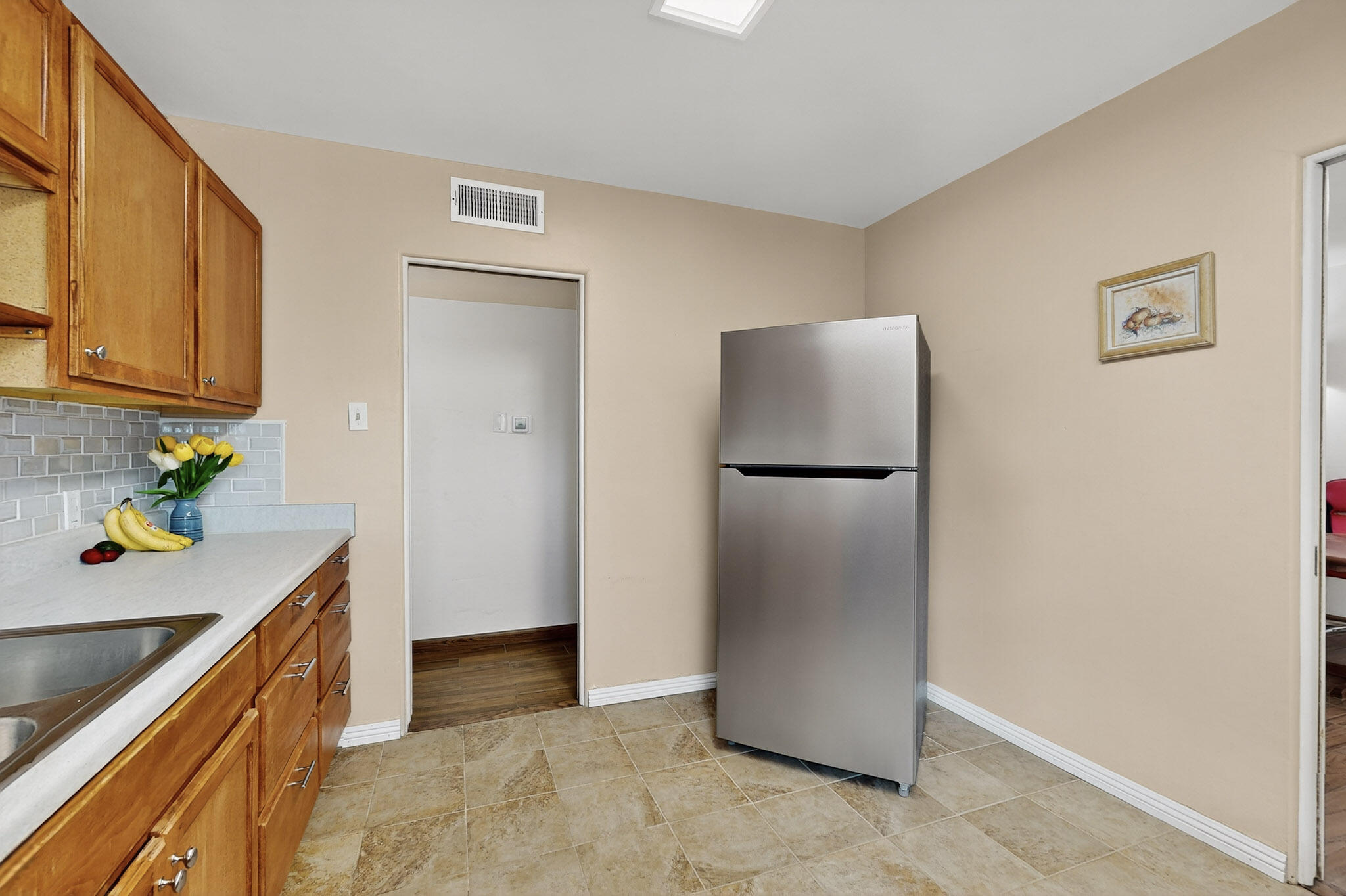 7719 Euclid Avenue NE