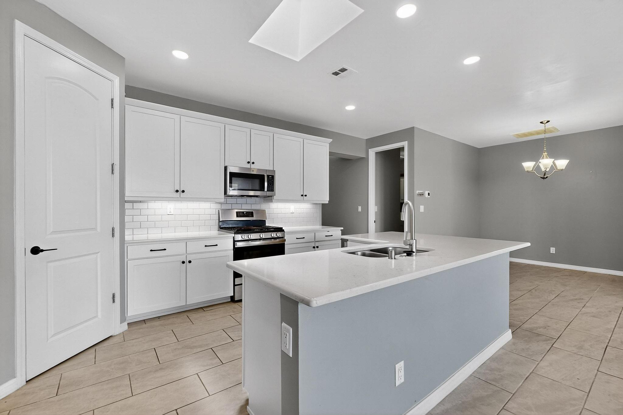 1189 FASCINATION Street NE