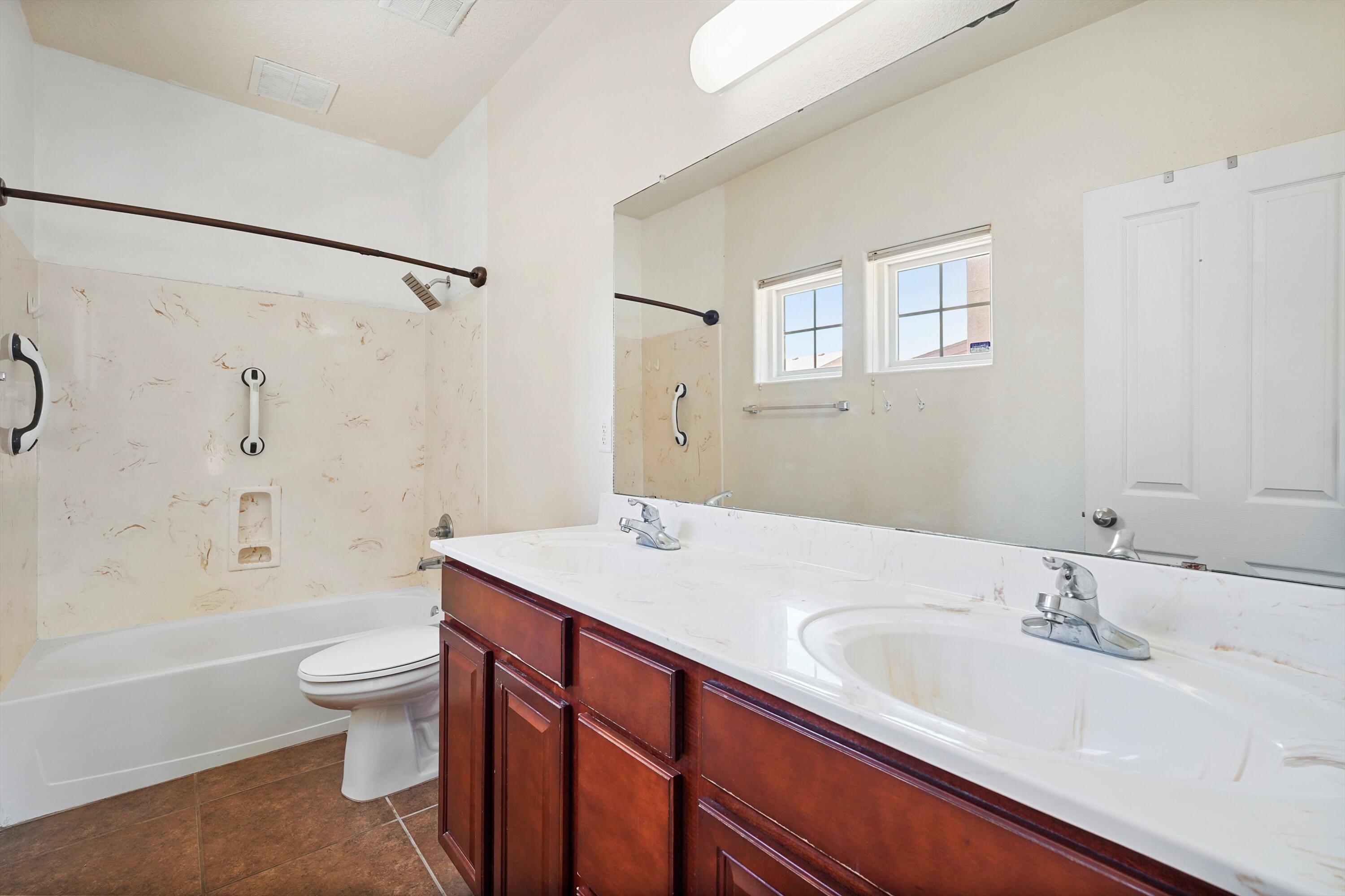 2215 ODESSA Court SW