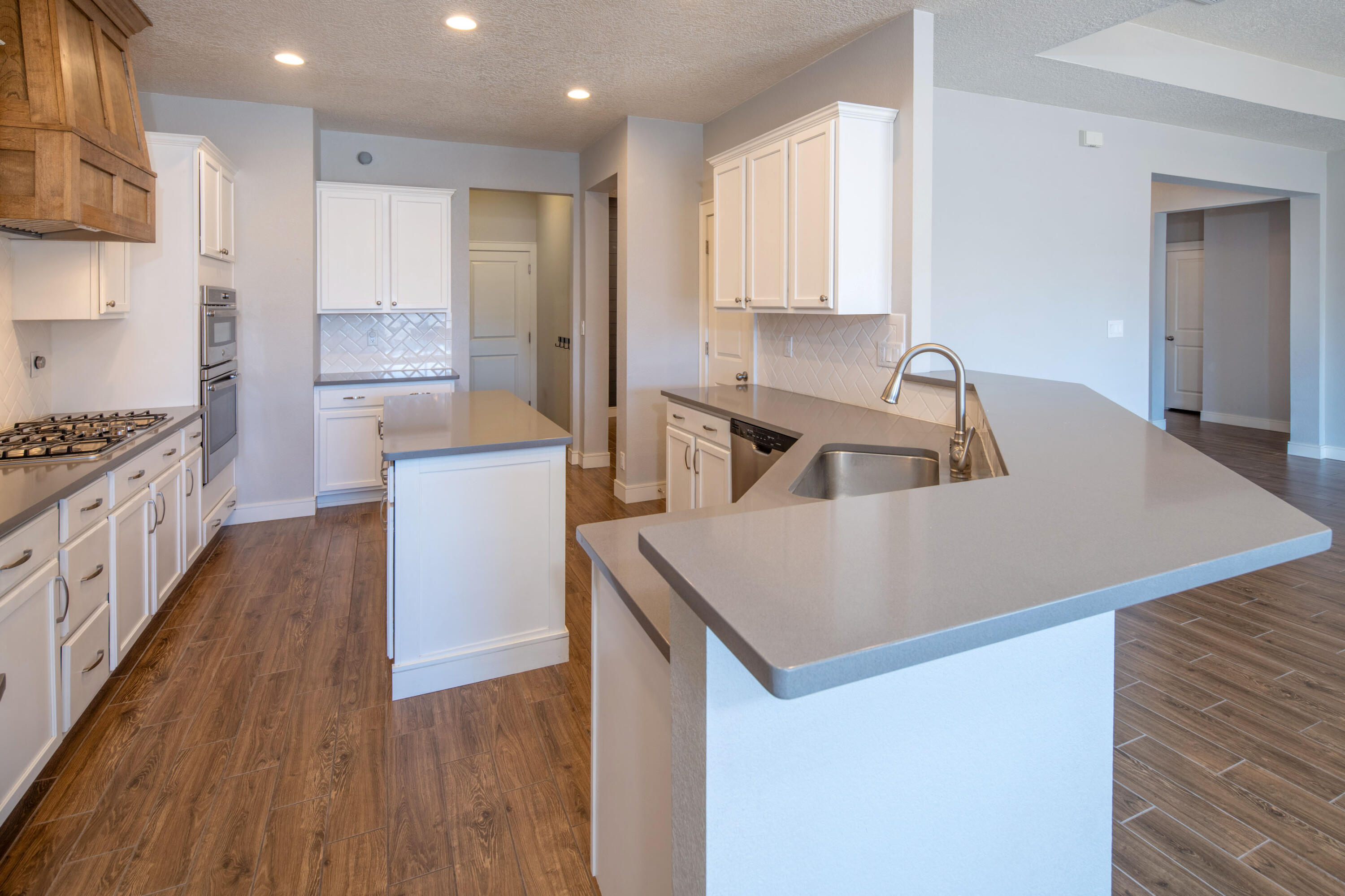 1978 CASTLE PEAK Loop NE