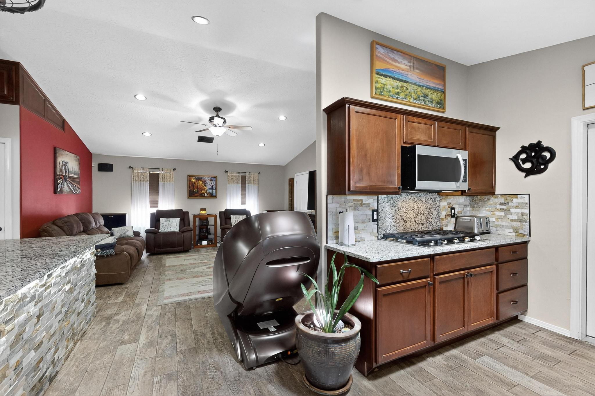 9616 Eucariz Avenue SW