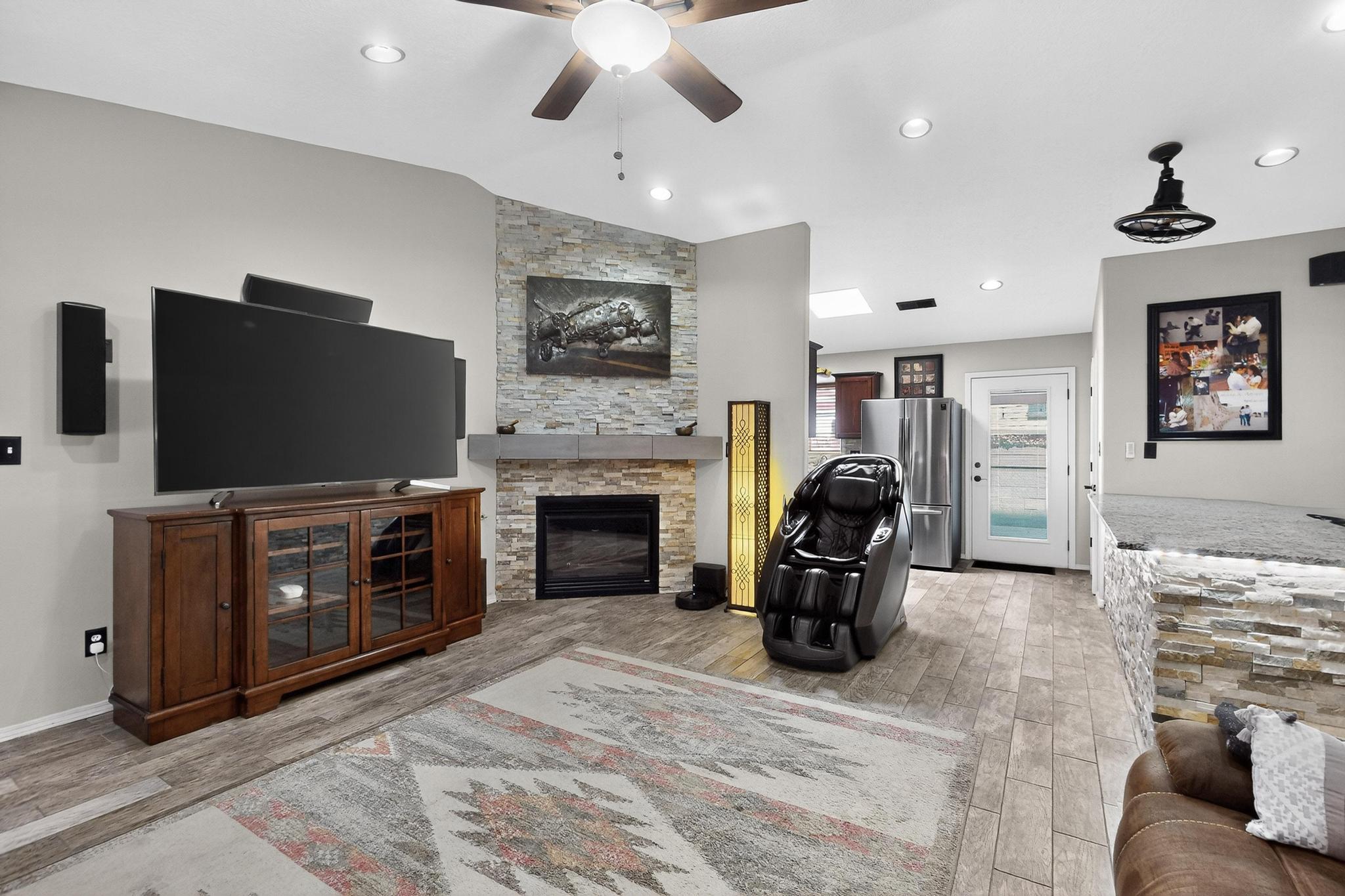 9616 Eucariz Avenue SW