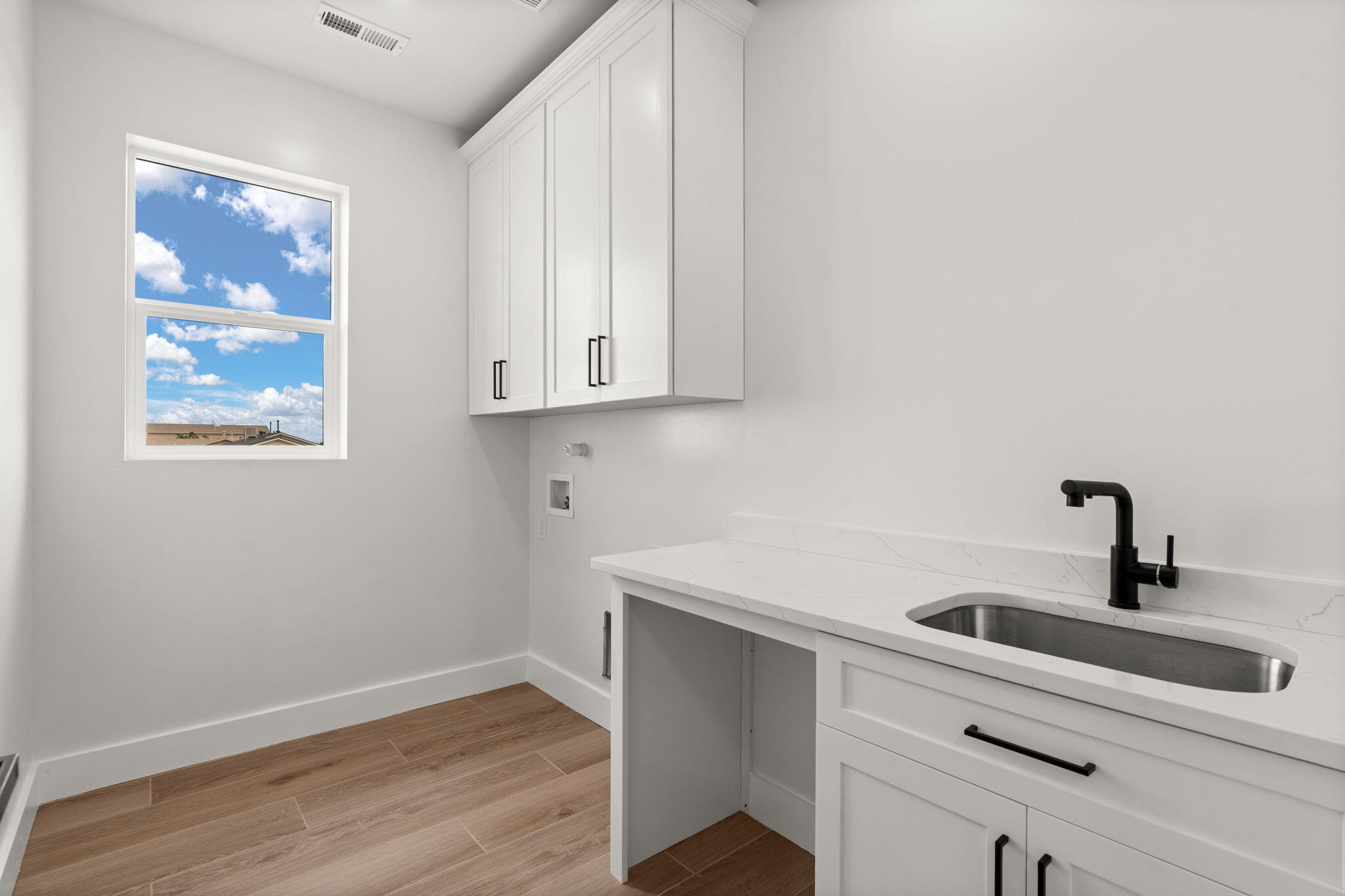 324 2nd Street NE