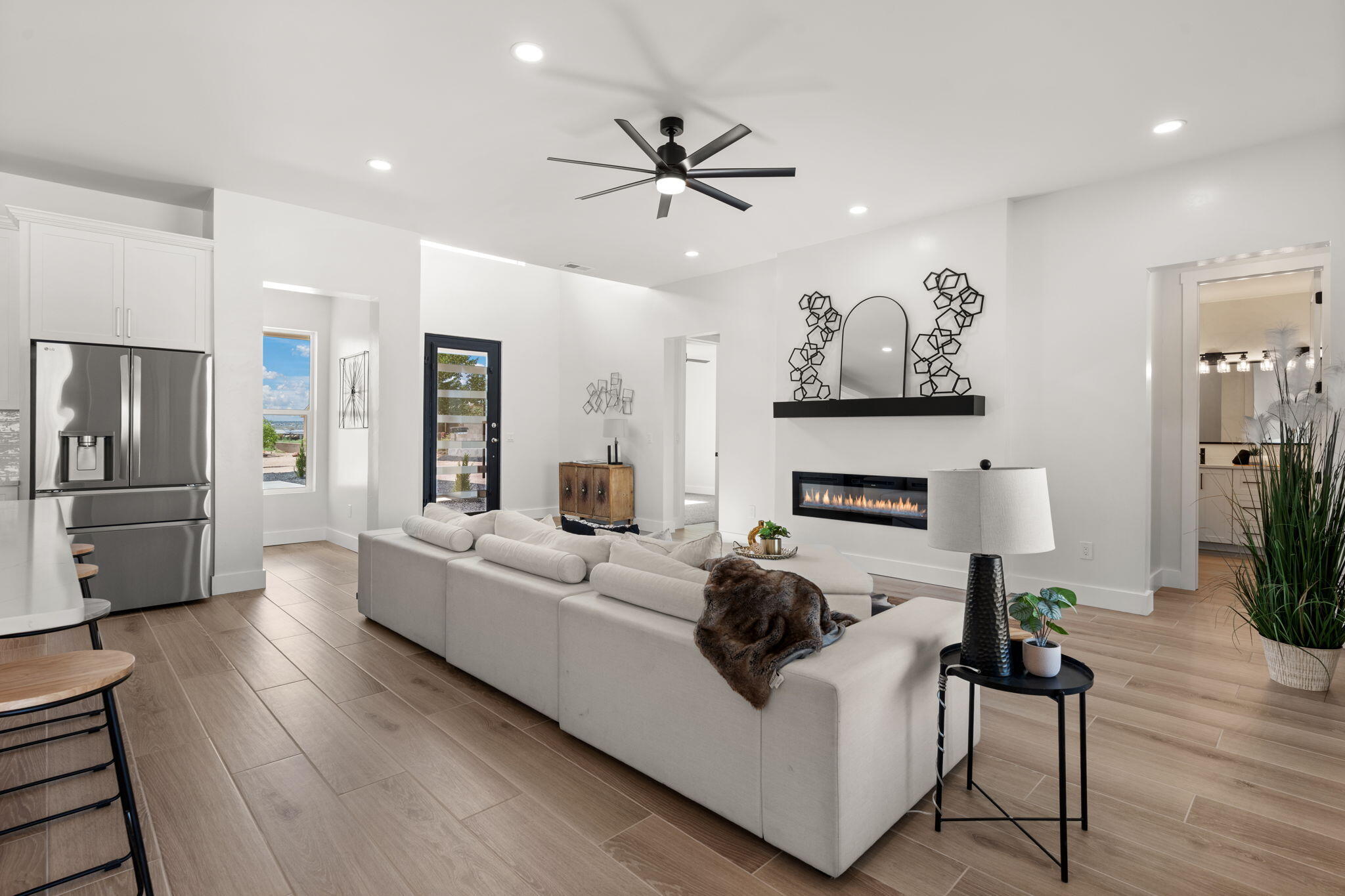 324 2nd Street NE