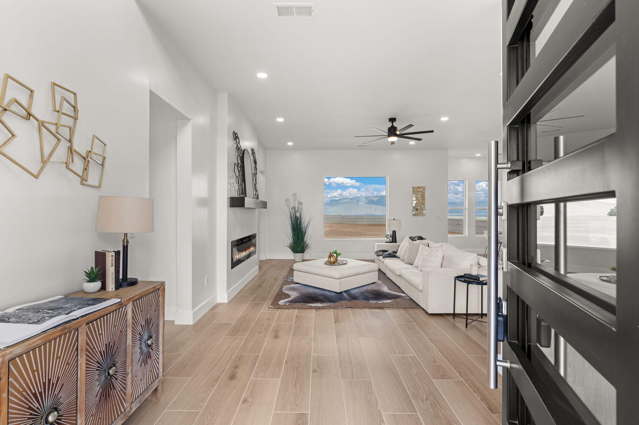 324 2nd Street NE