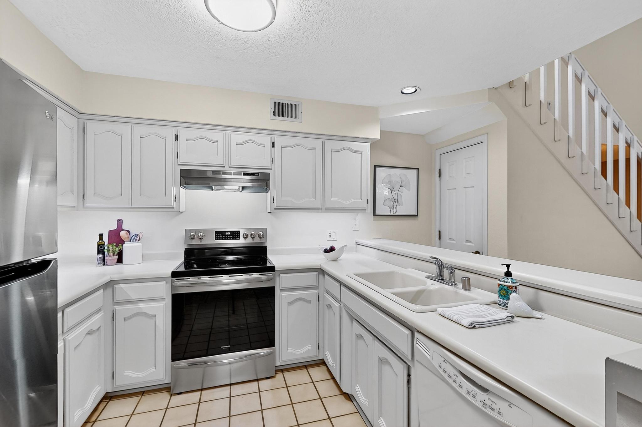 3733 CUERVO Court NW