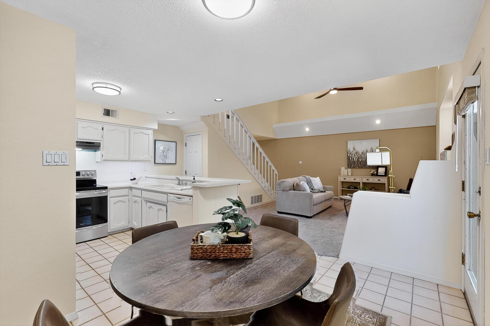 3733 CUERVO Court NW