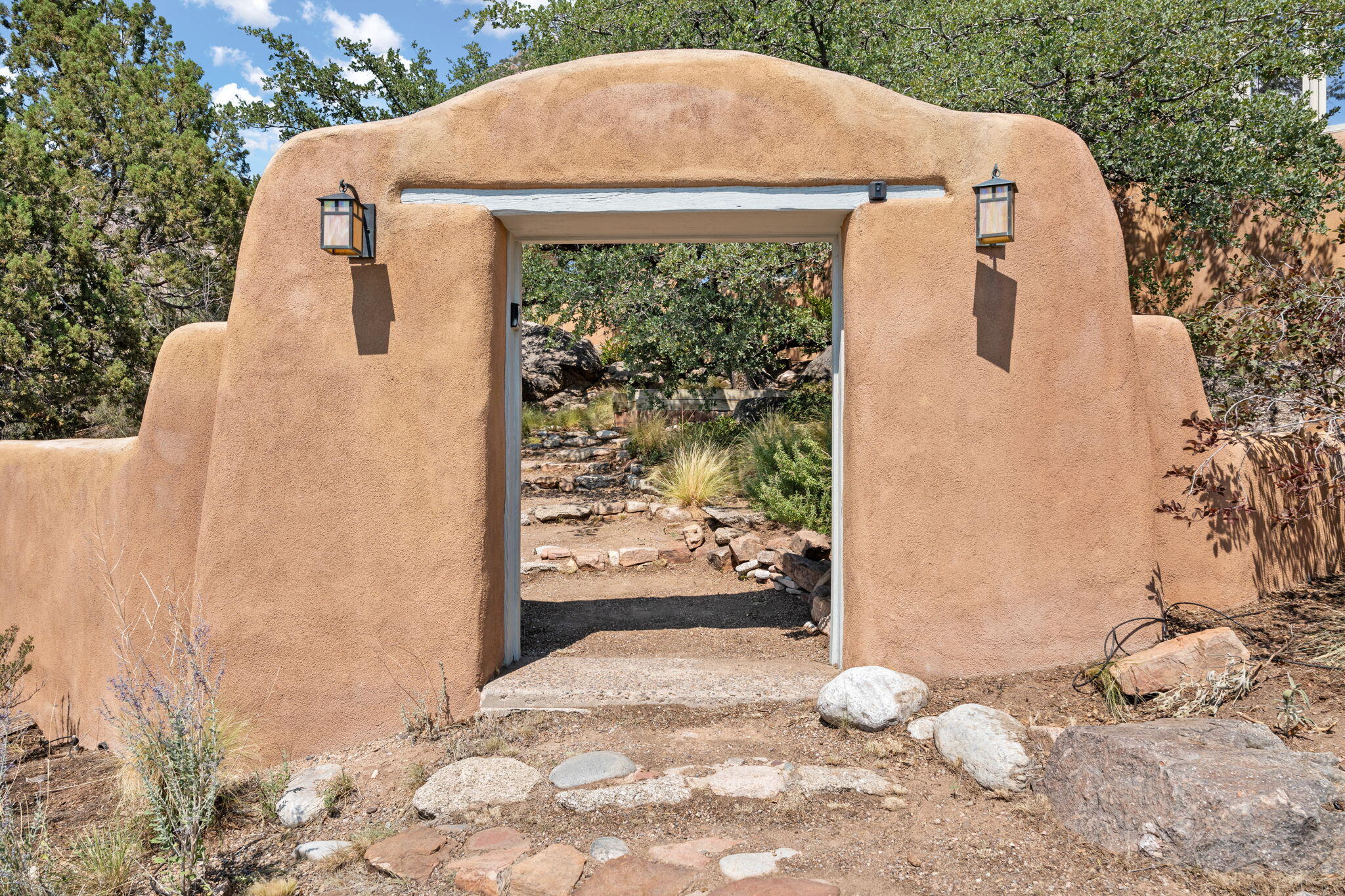10 La Luz Trail NE