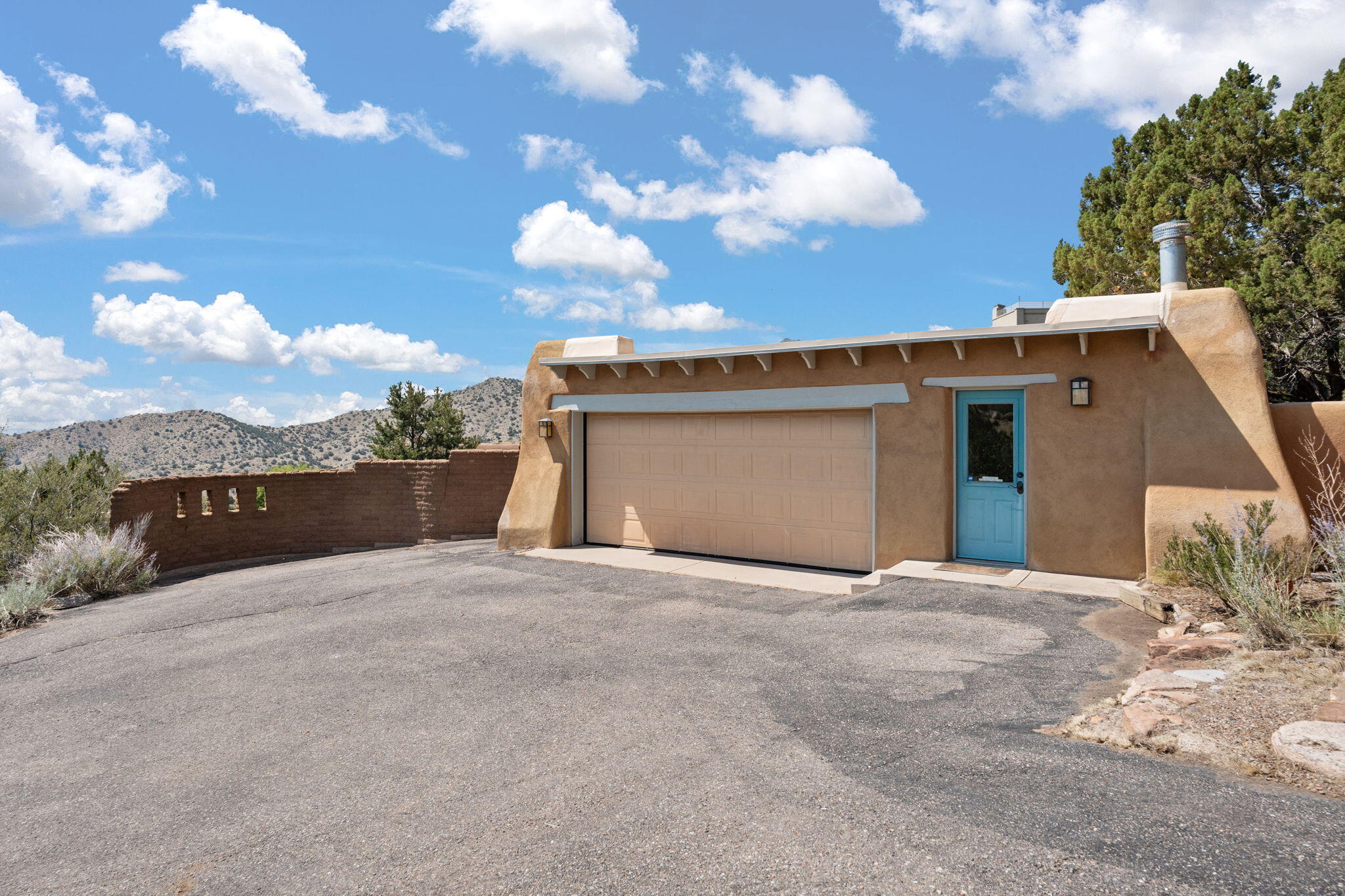 10 La Luz Trail NE