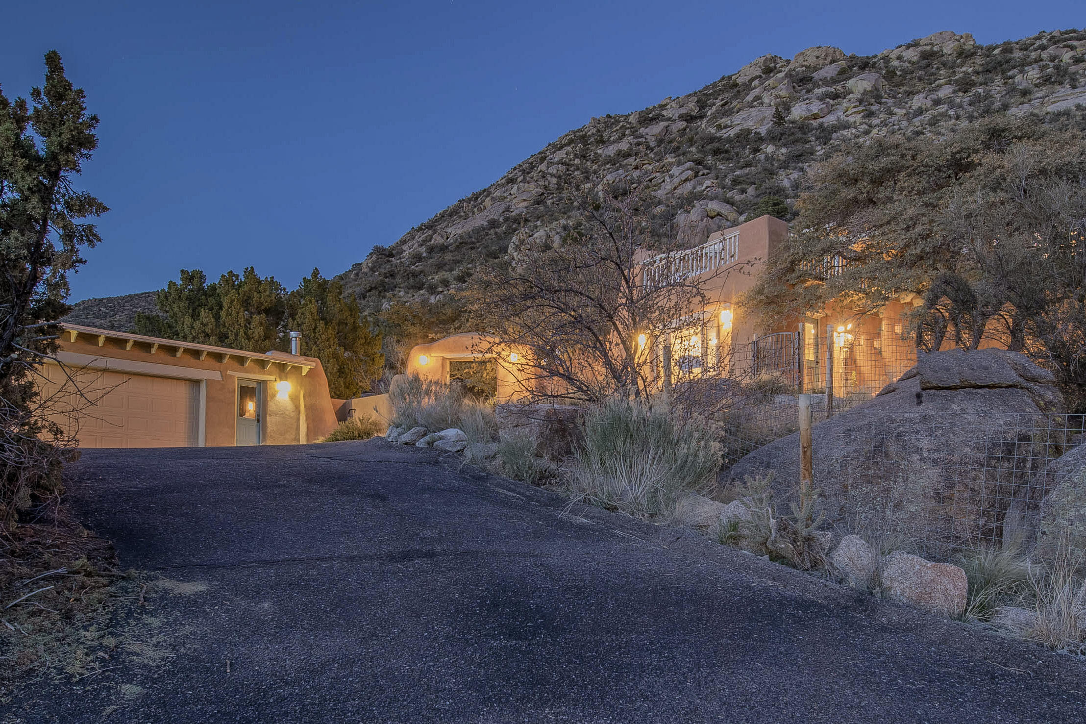 10 La Luz Trail NE