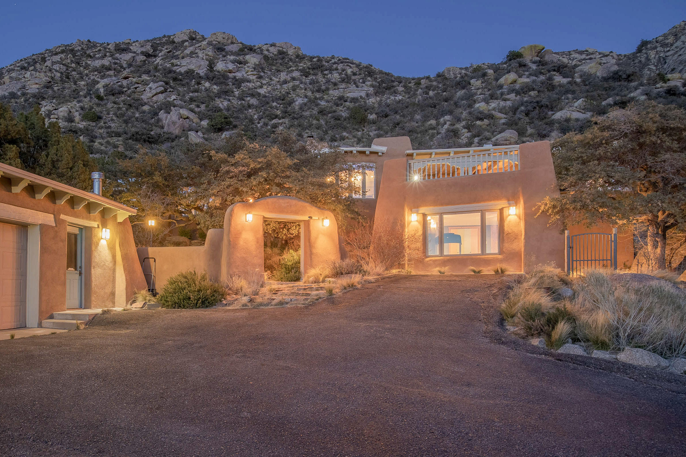 10 La Luz Trail NE