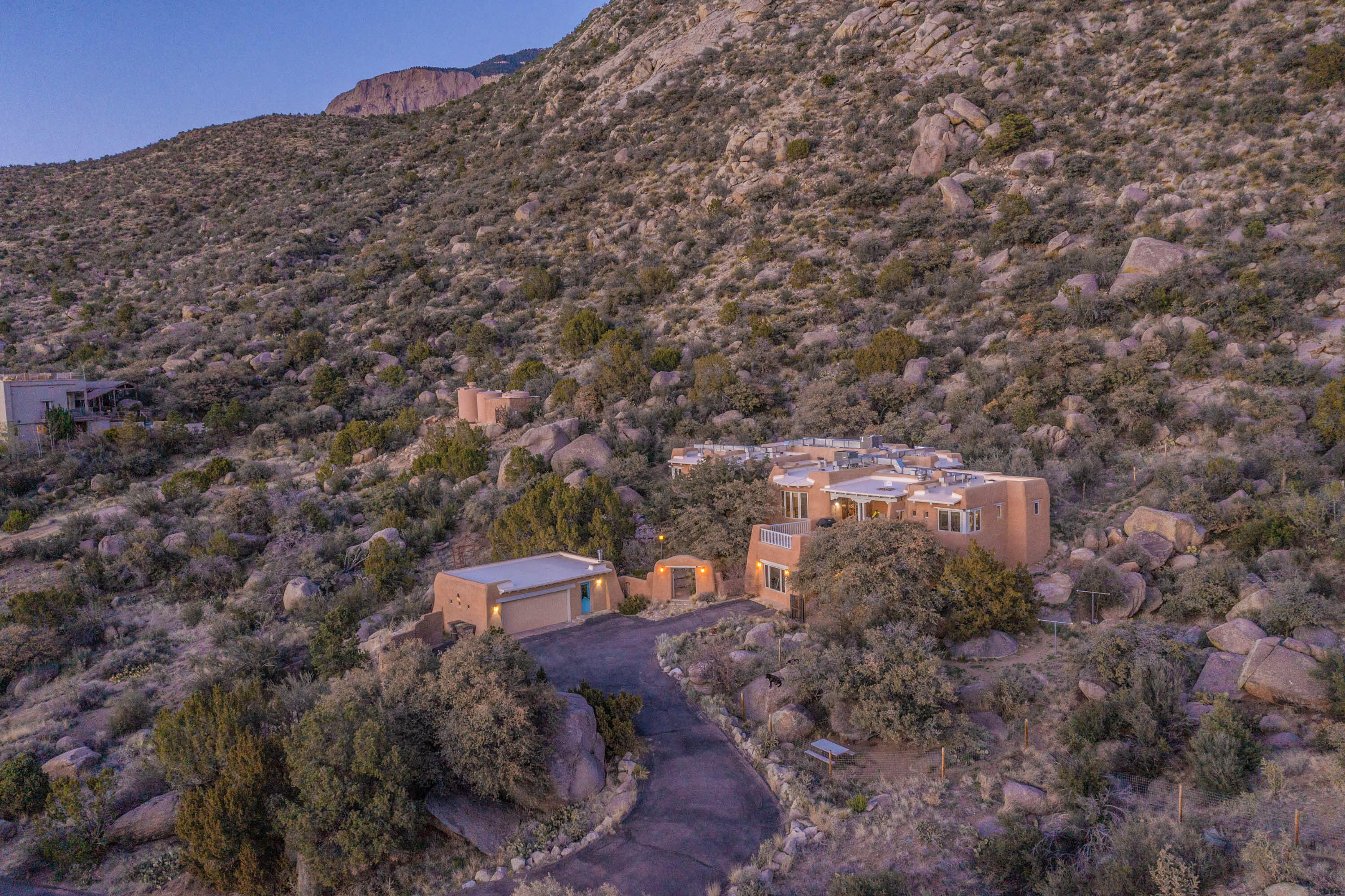 10 La Luz Trail NE