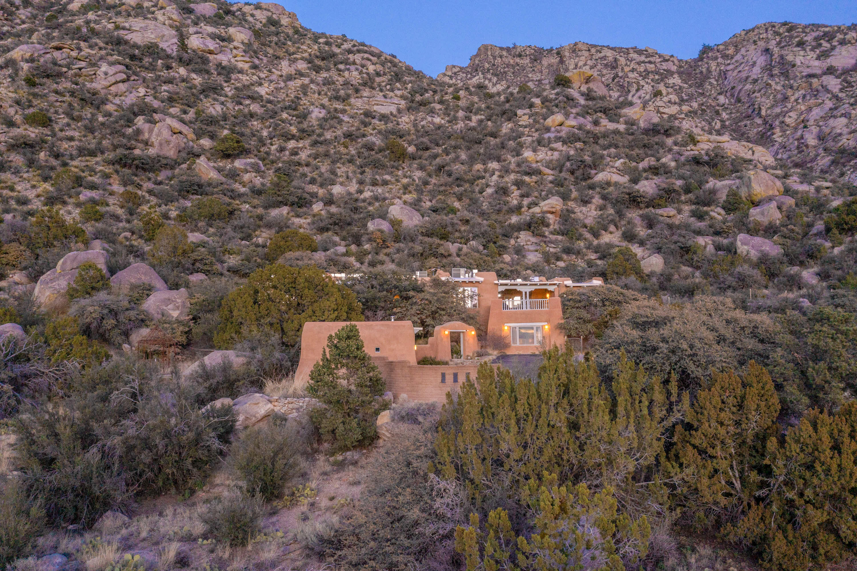 10 La Luz Trail NE