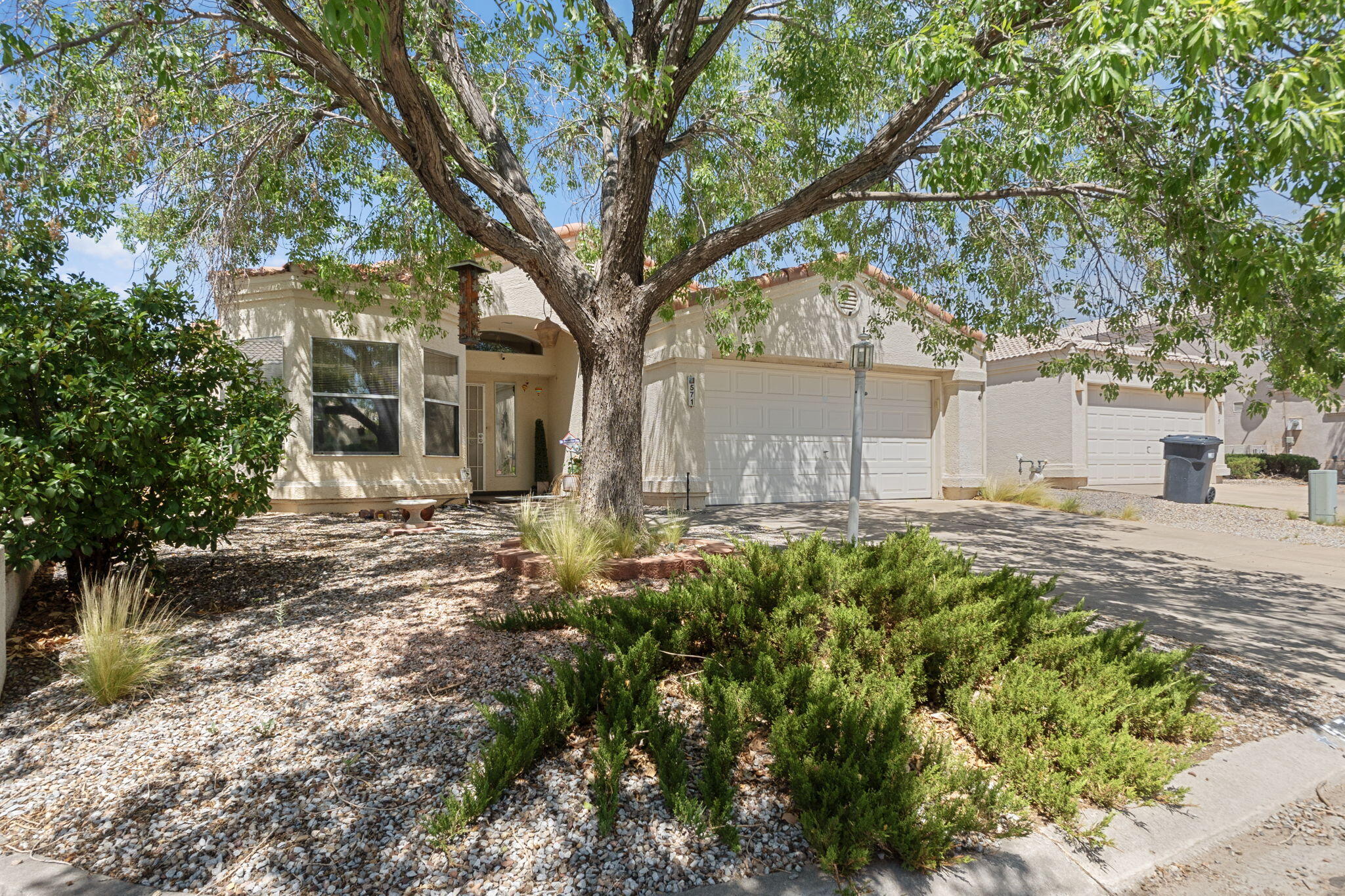 571 HERMIT FALLS Drive SE