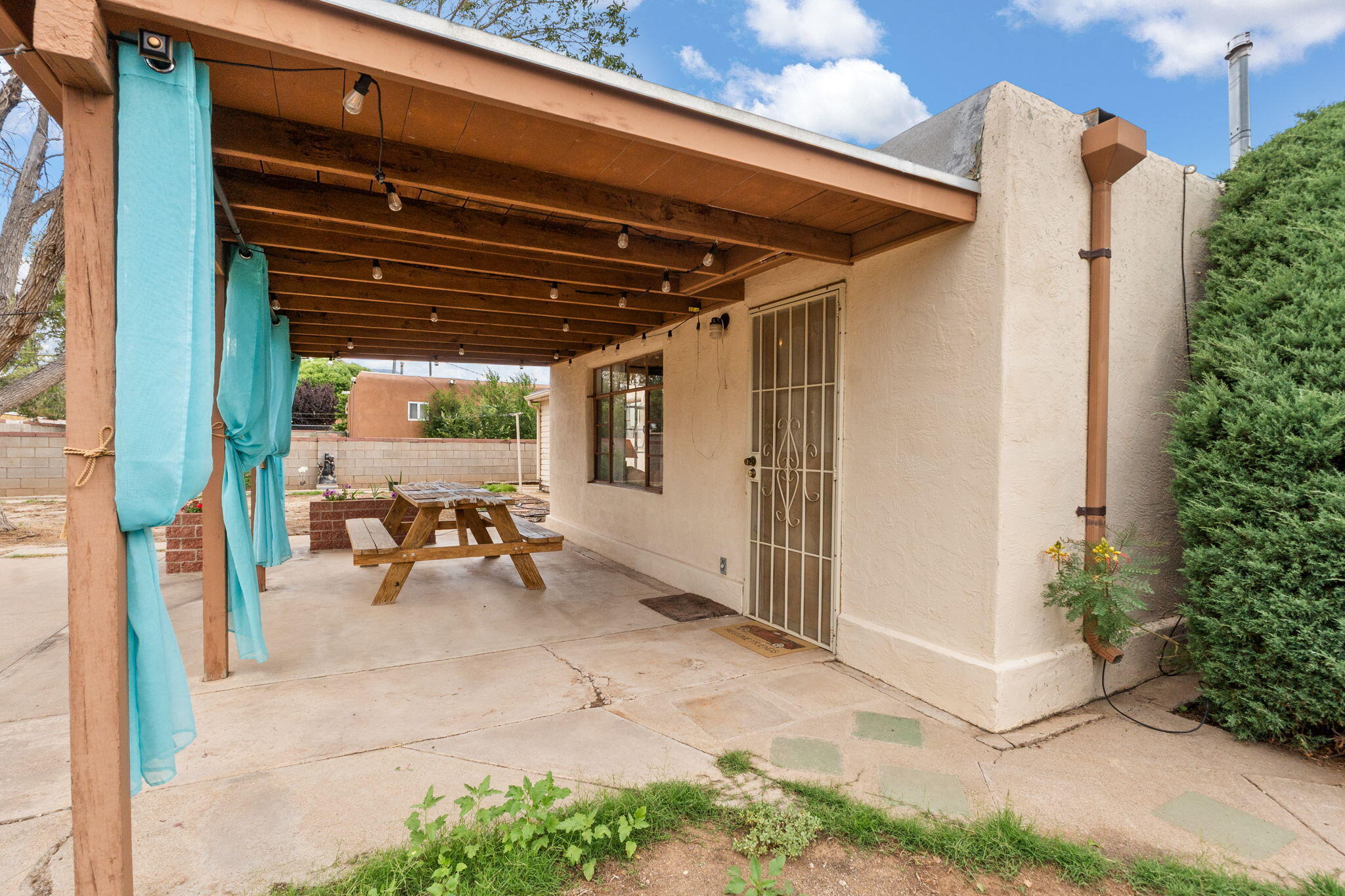 2325 ELIZABETH Street NE