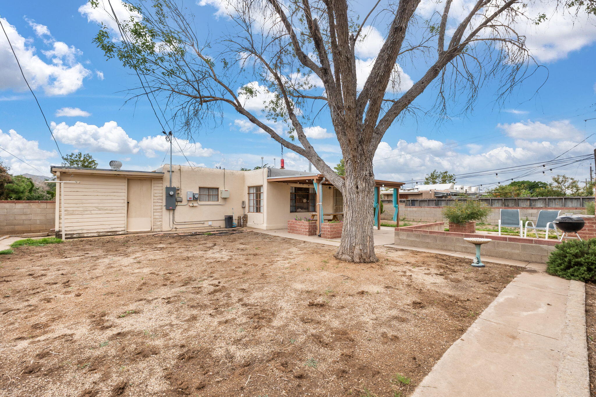 2325 ELIZABETH Street NE