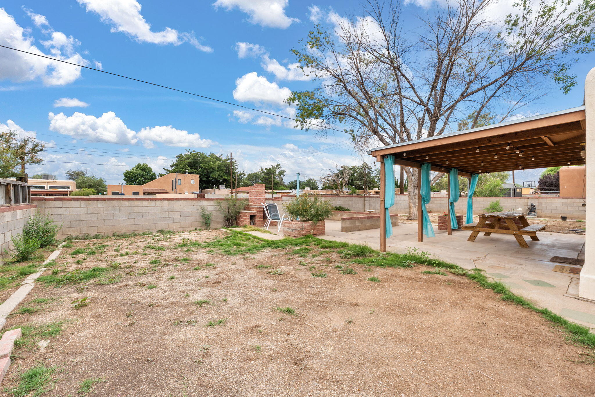 2325 ELIZABETH Street NE