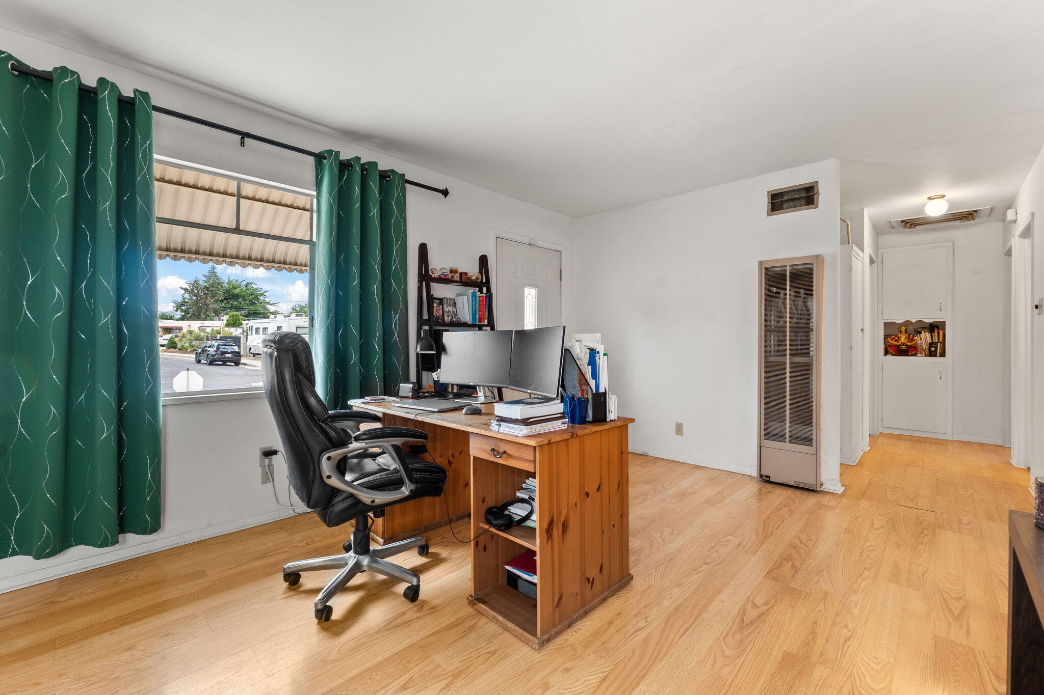 2325 ELIZABETH Street NE