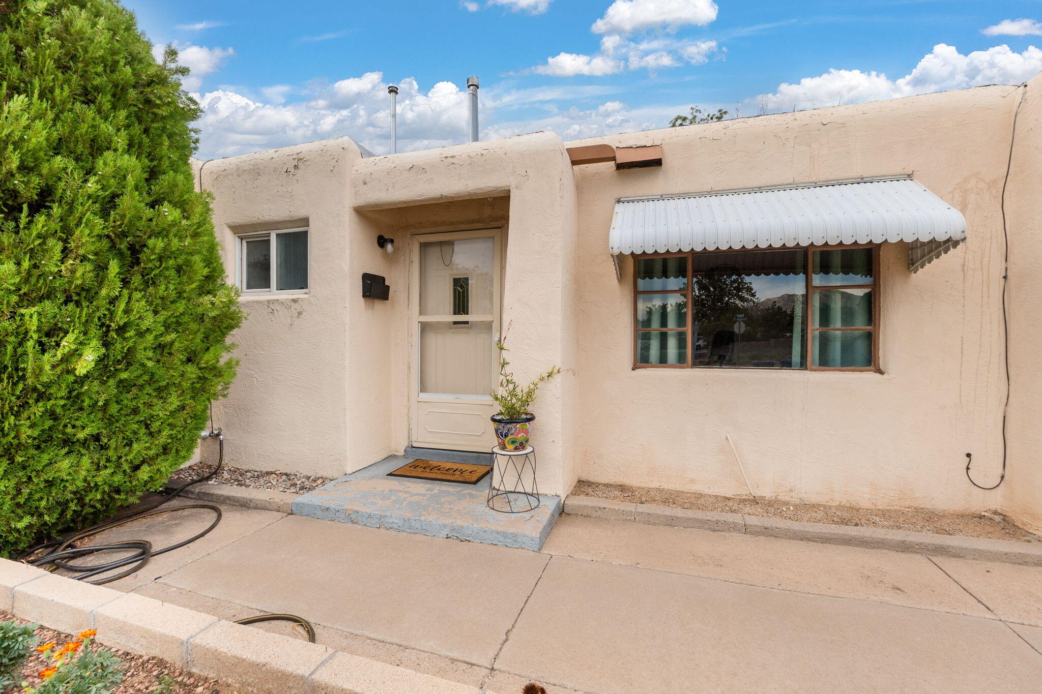 2325 ELIZABETH Street NE