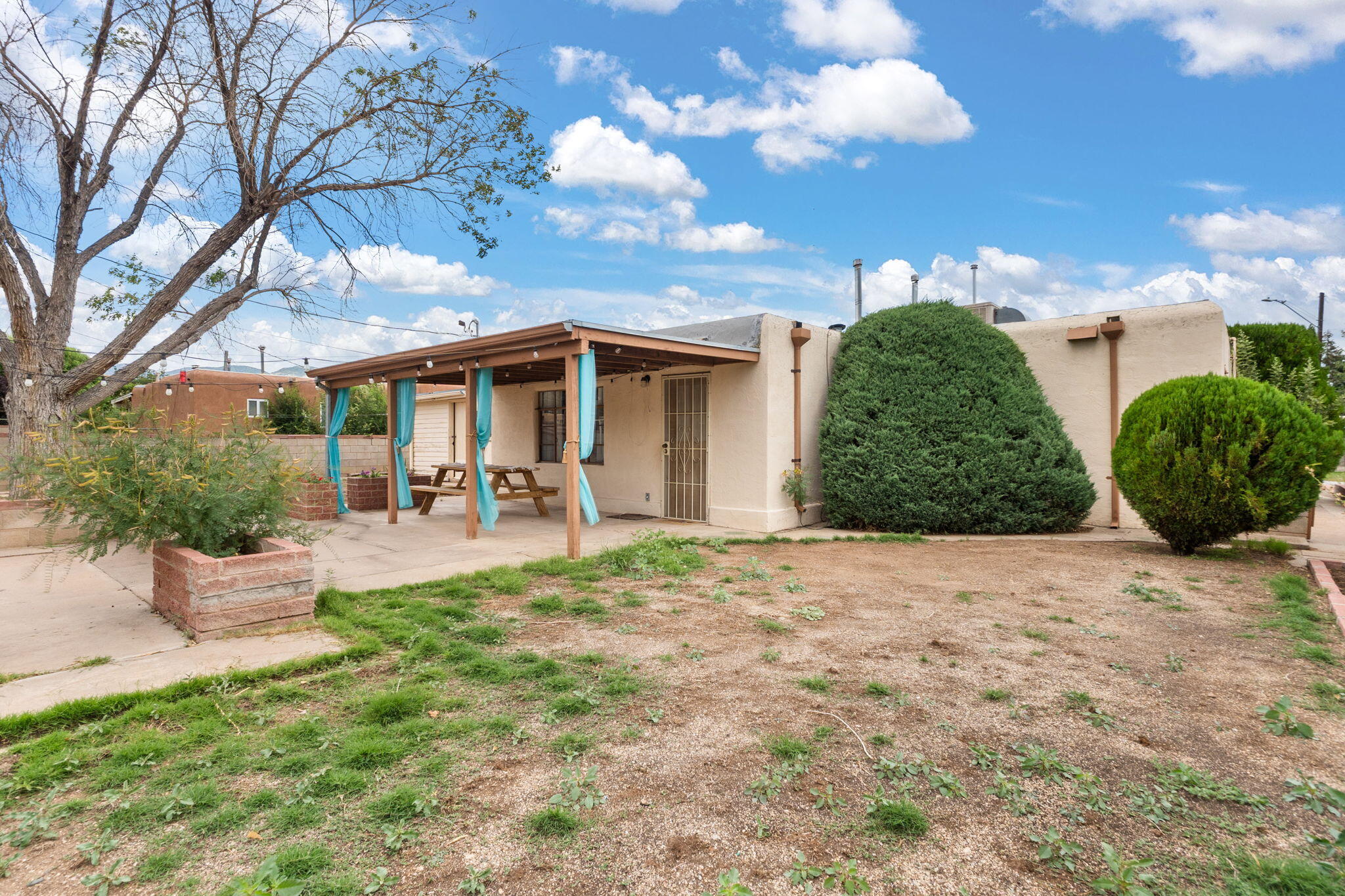 2325 ELIZABETH Street NE