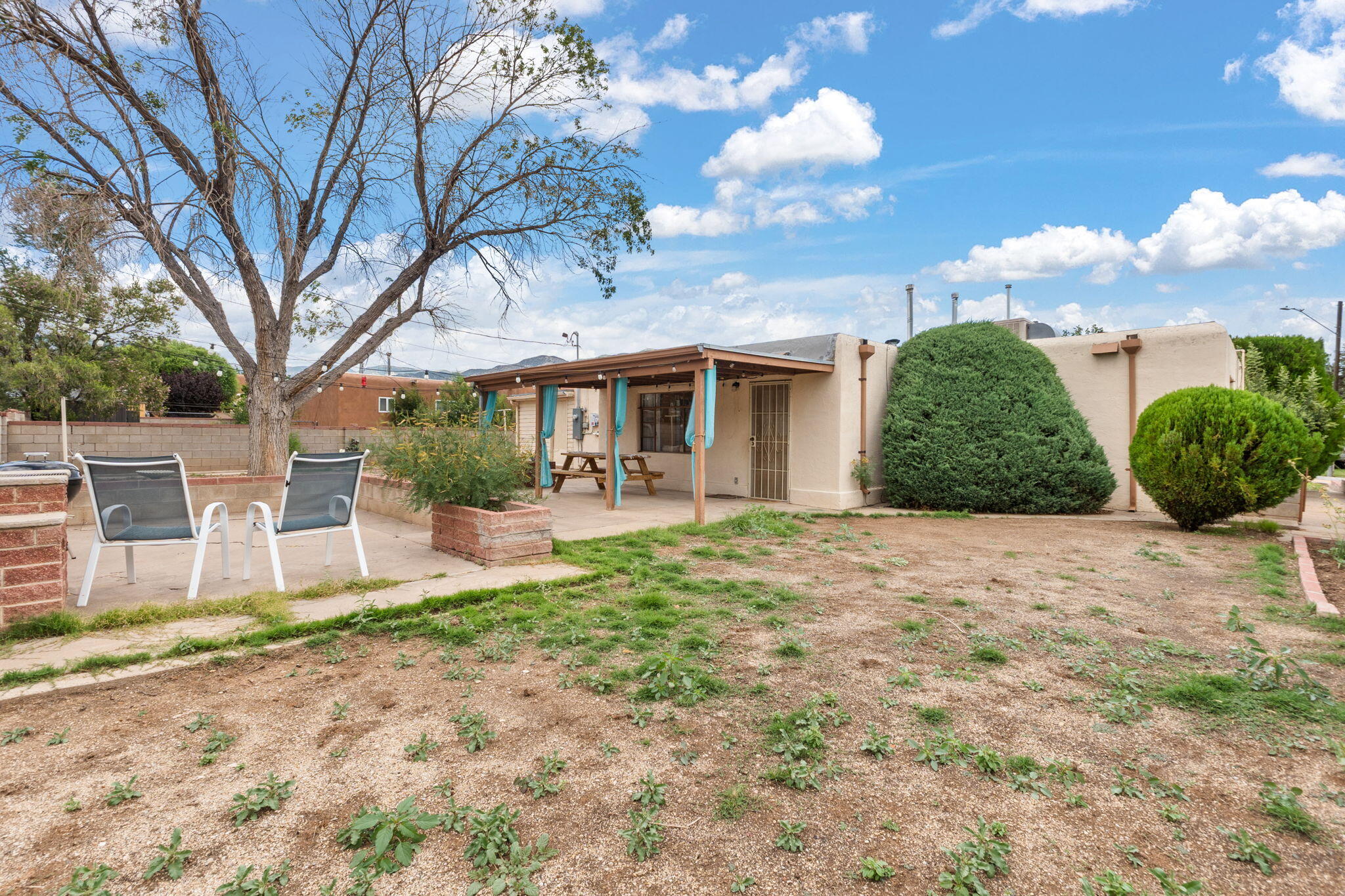 2325 ELIZABETH Street NE