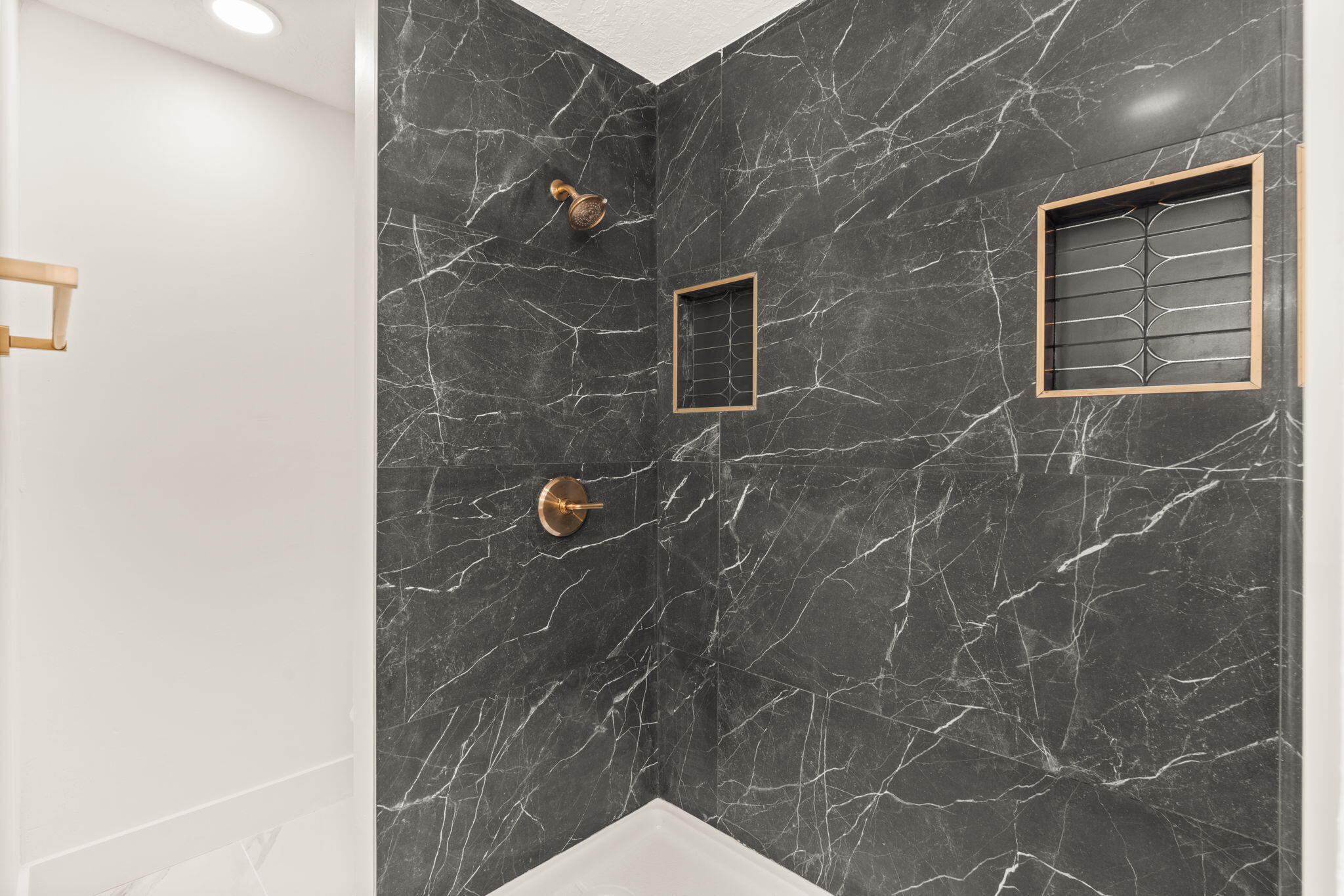 9400 ADMIRAL LOWELL Avenue NE