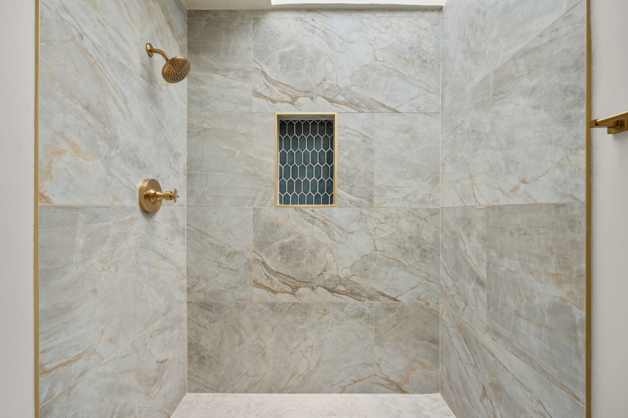 9400 ADMIRAL LOWELL Avenue NE