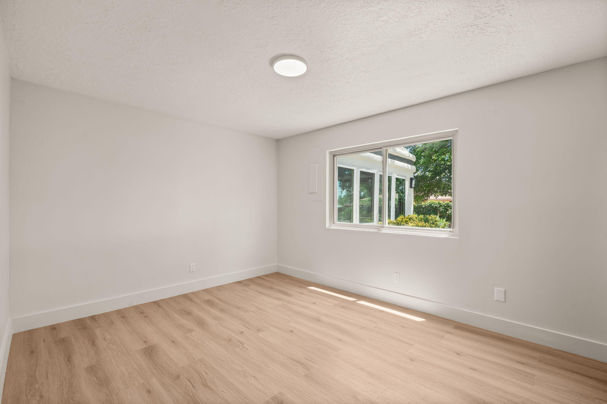 9400 ADMIRAL LOWELL Avenue NE