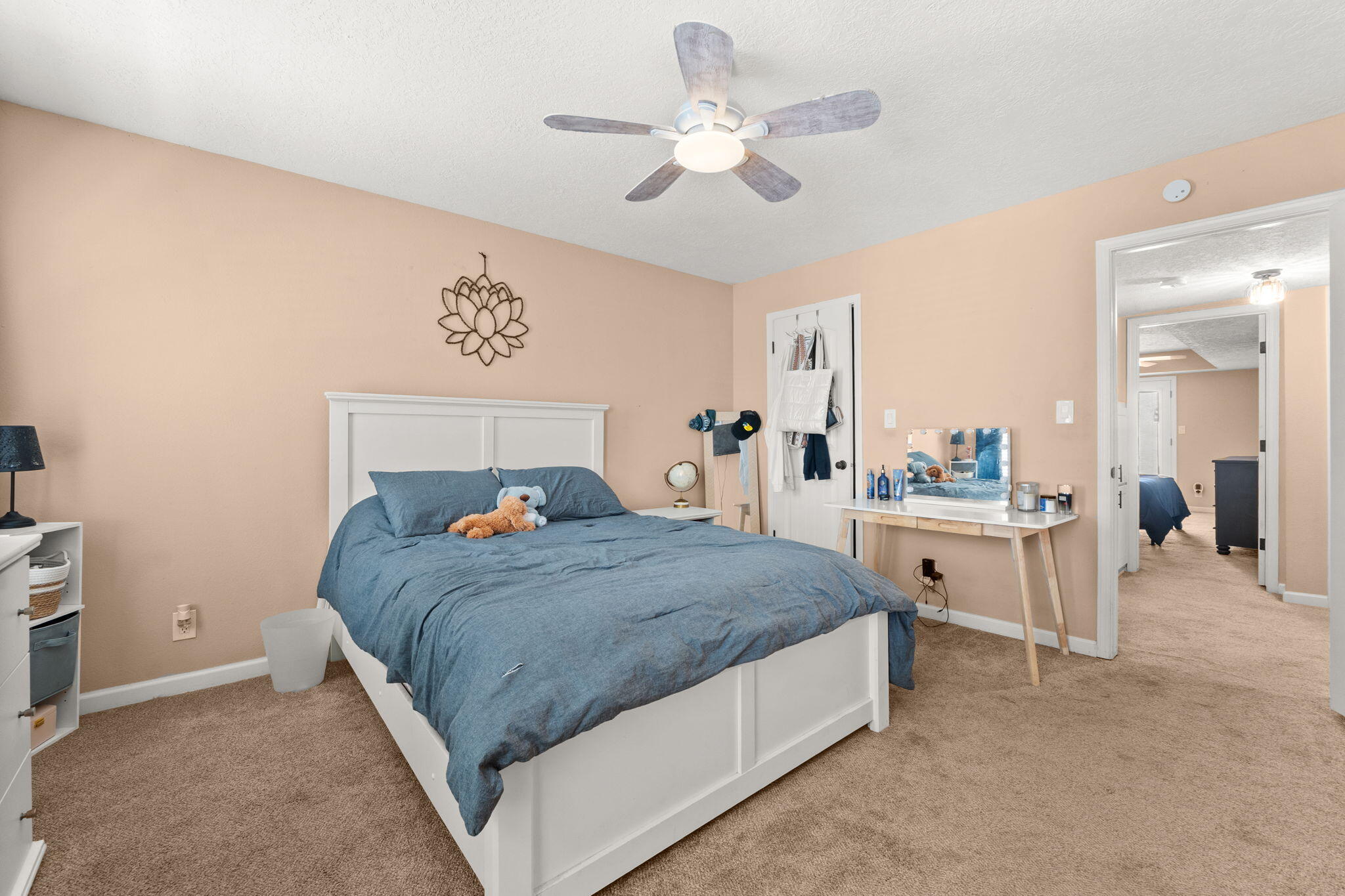 6104 MUSTANG Lane NW