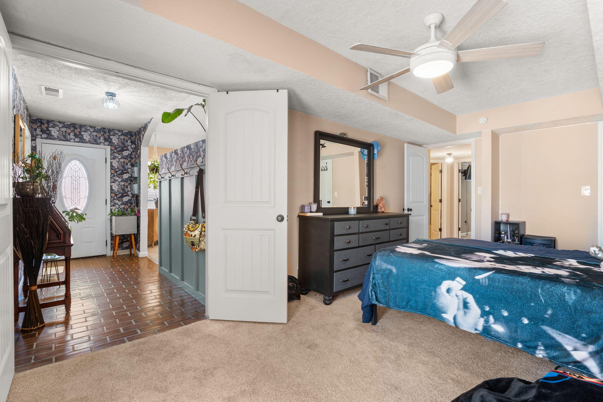 6104 MUSTANG Lane NW