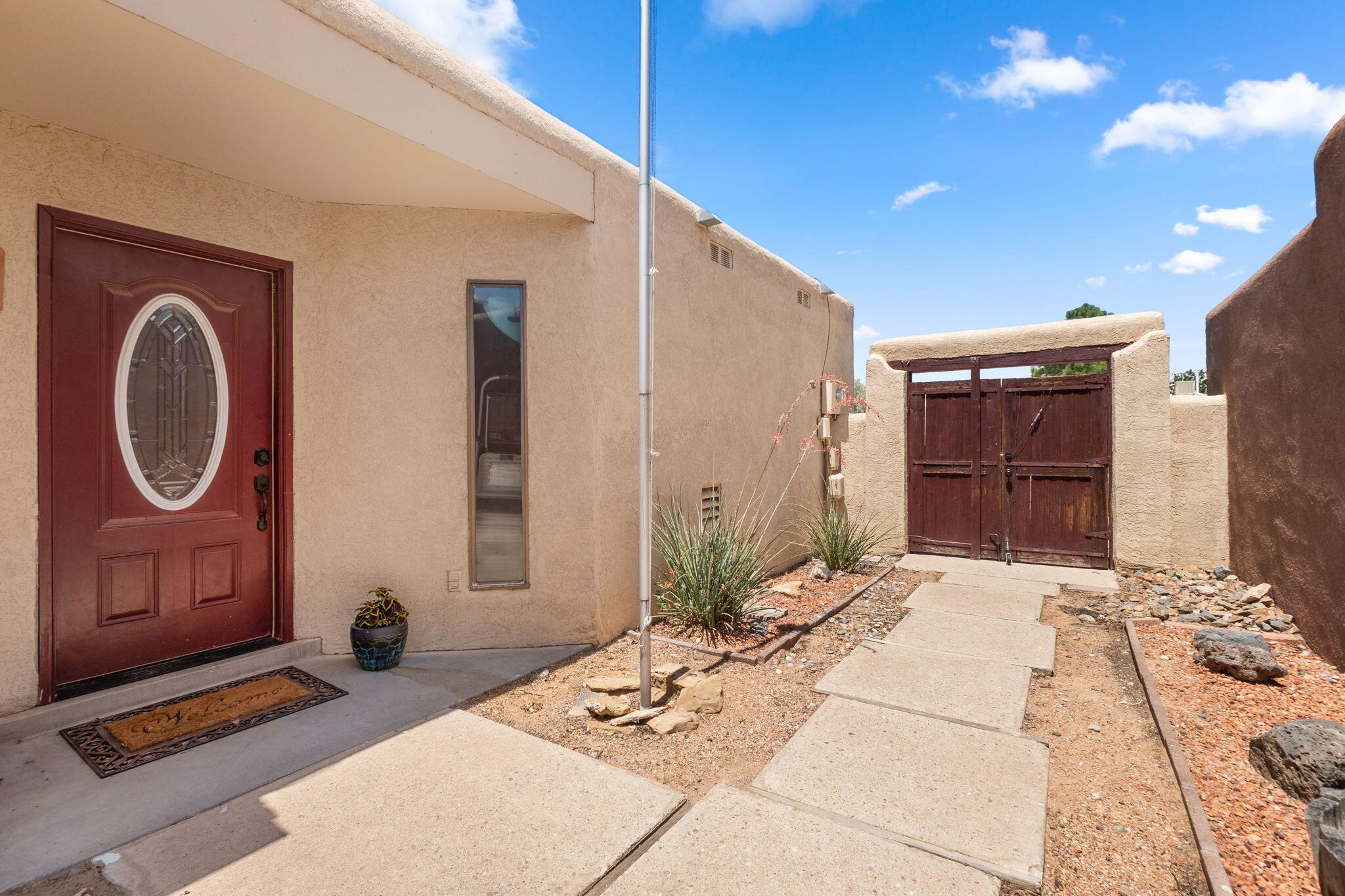 6104 MUSTANG Lane NW