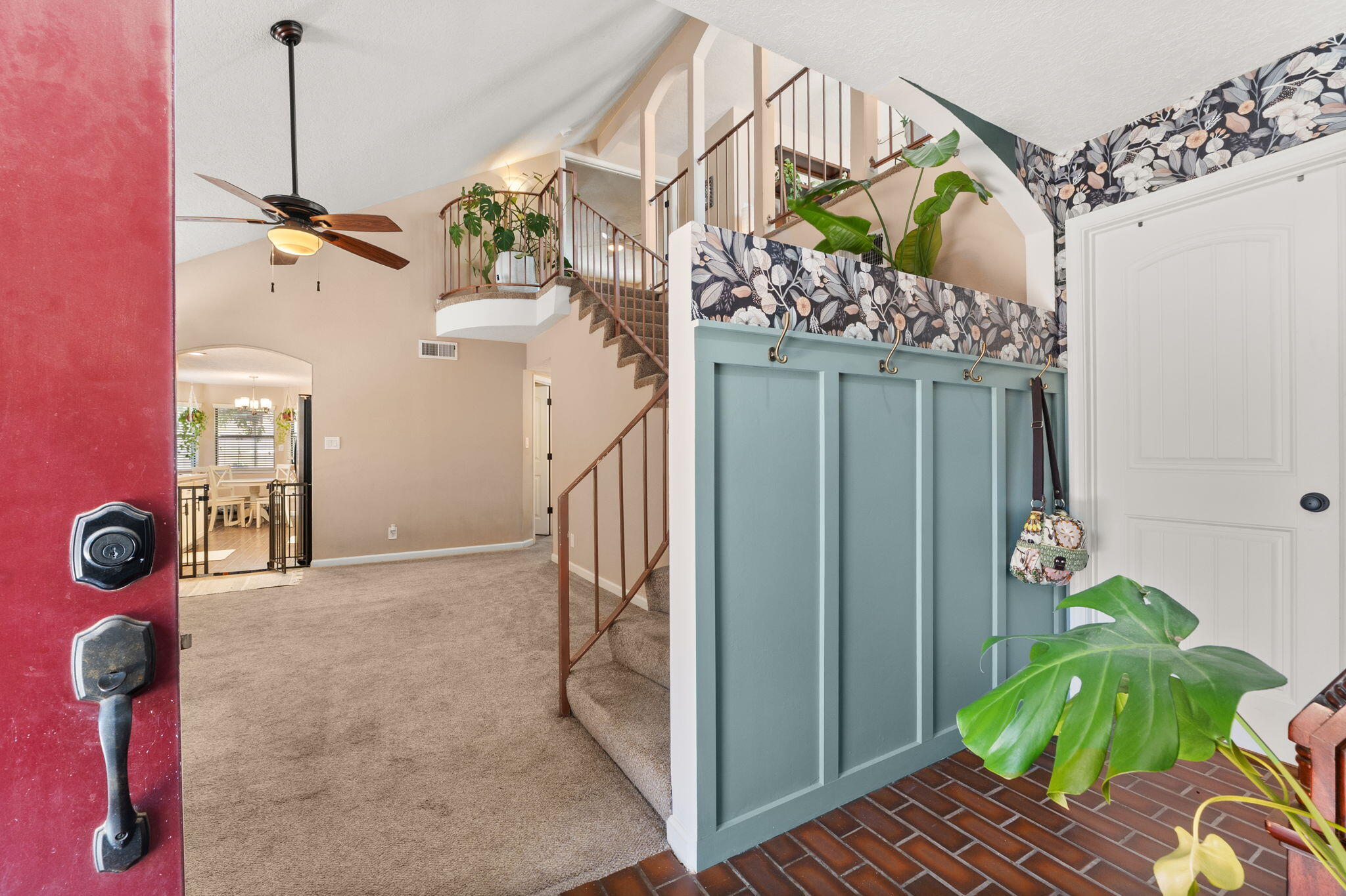 6104 MUSTANG Lane NW