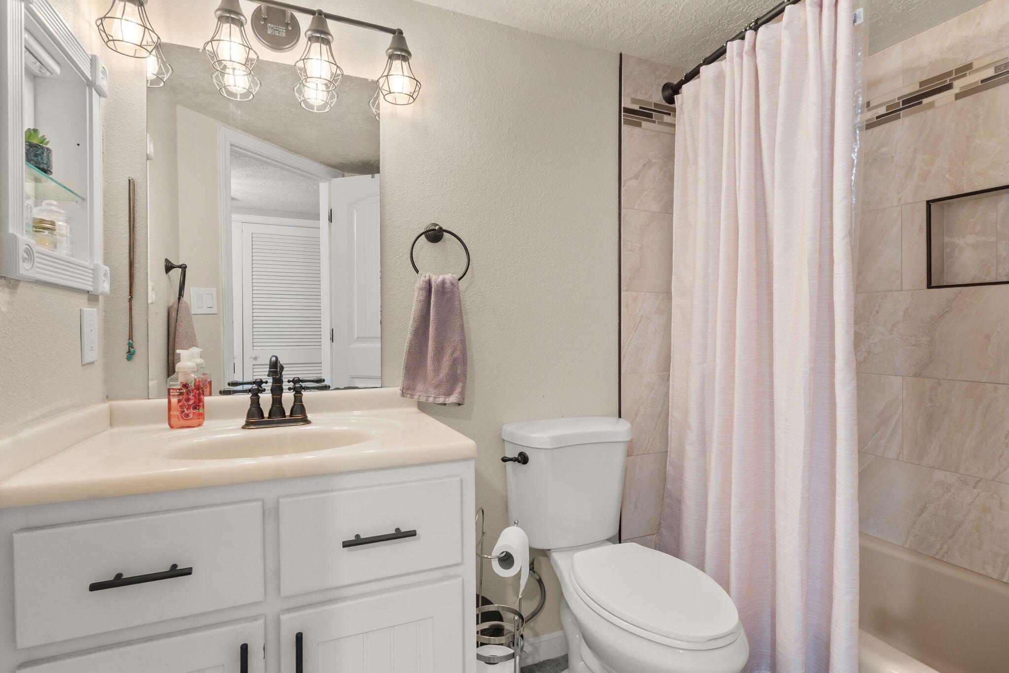 6104 MUSTANG Lane NW