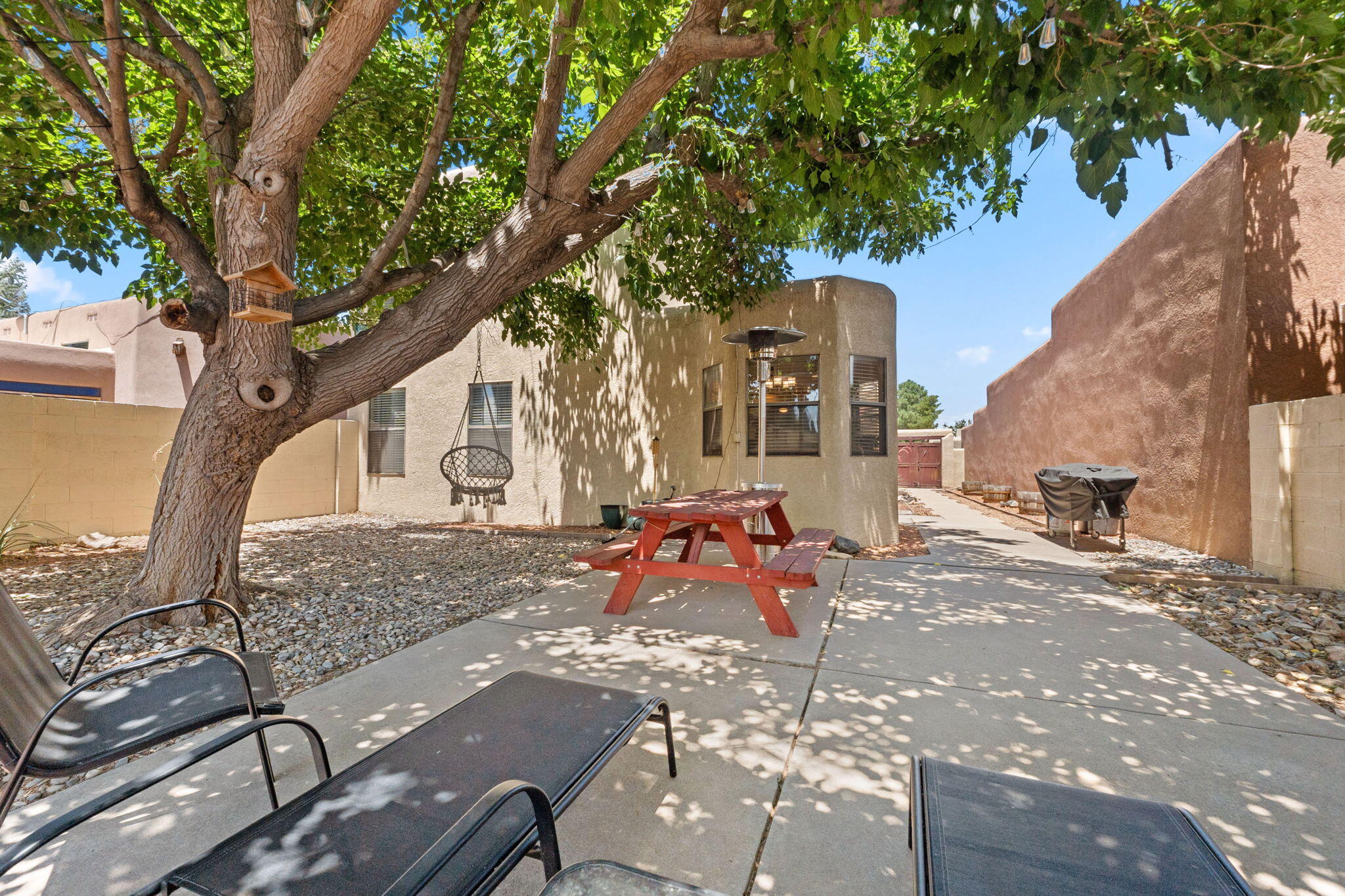 6104 MUSTANG Lane NW