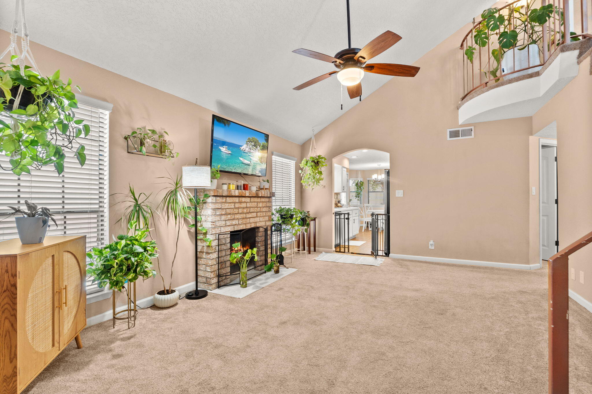 6104 MUSTANG Lane NW