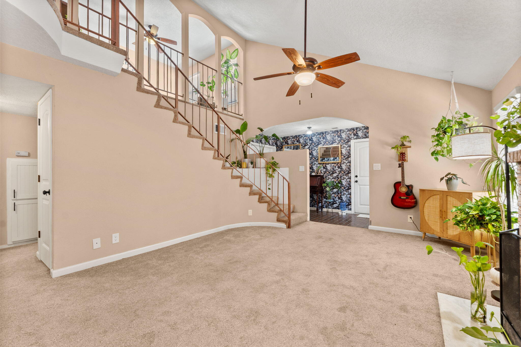 6104 MUSTANG Lane NW