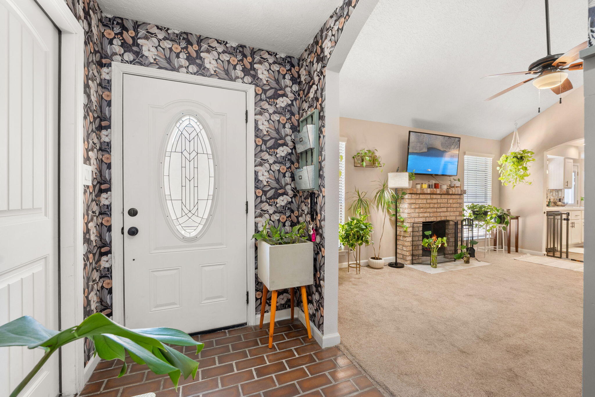 6104 MUSTANG Lane NW