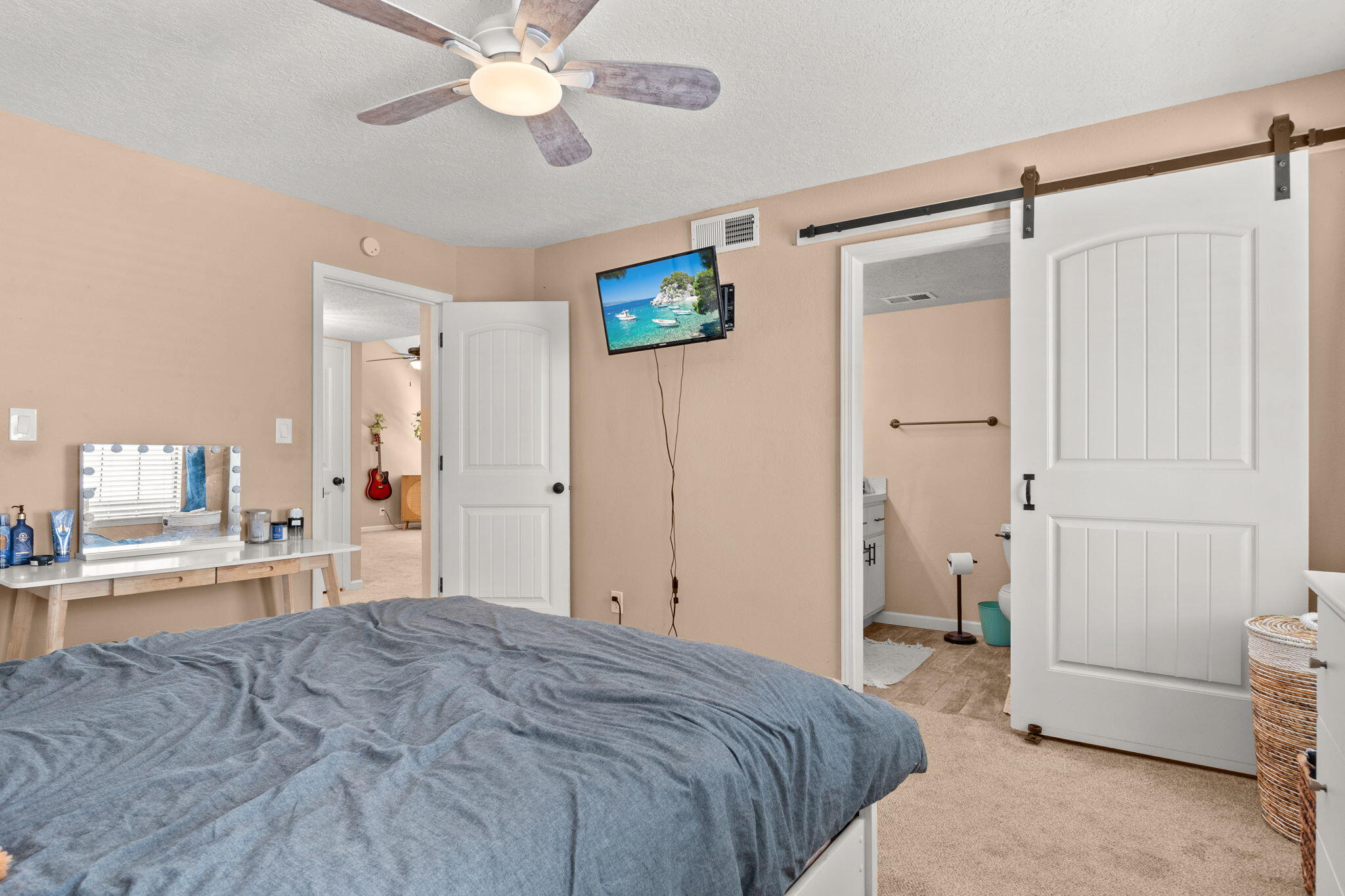 6104 MUSTANG Lane NW