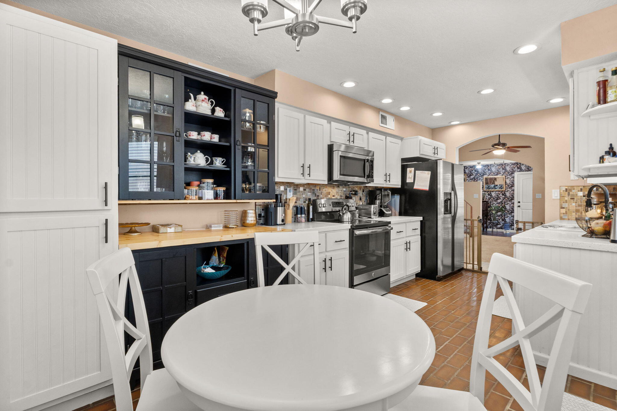 6104 MUSTANG Lane NW