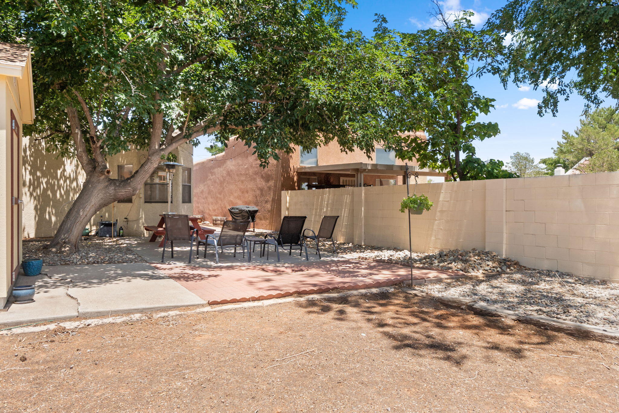 6104 MUSTANG Lane NW