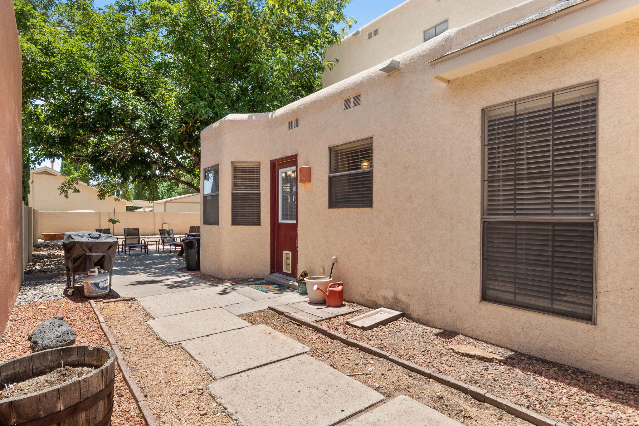 6104 MUSTANG Lane NW