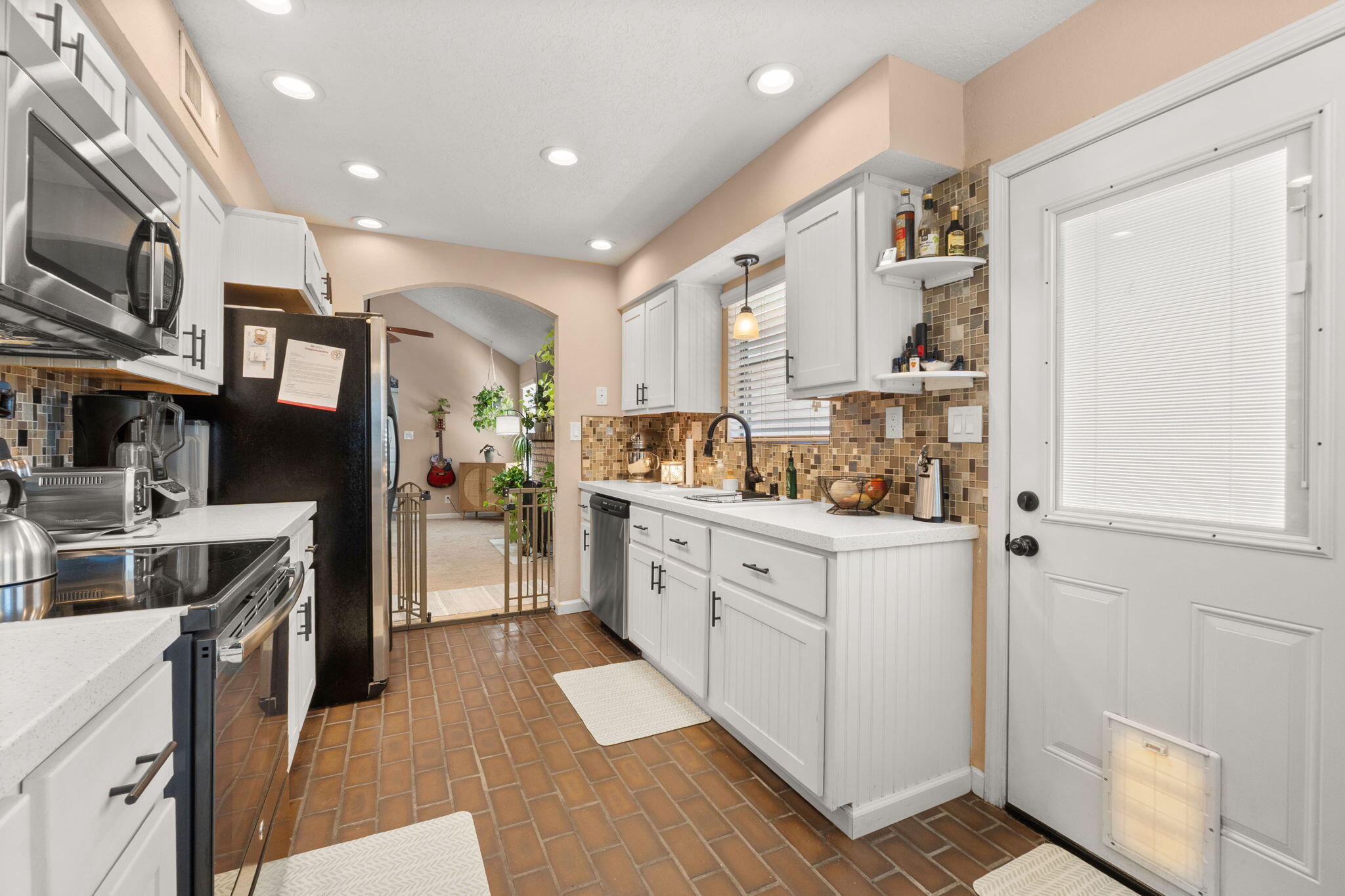 6104 MUSTANG Lane NW