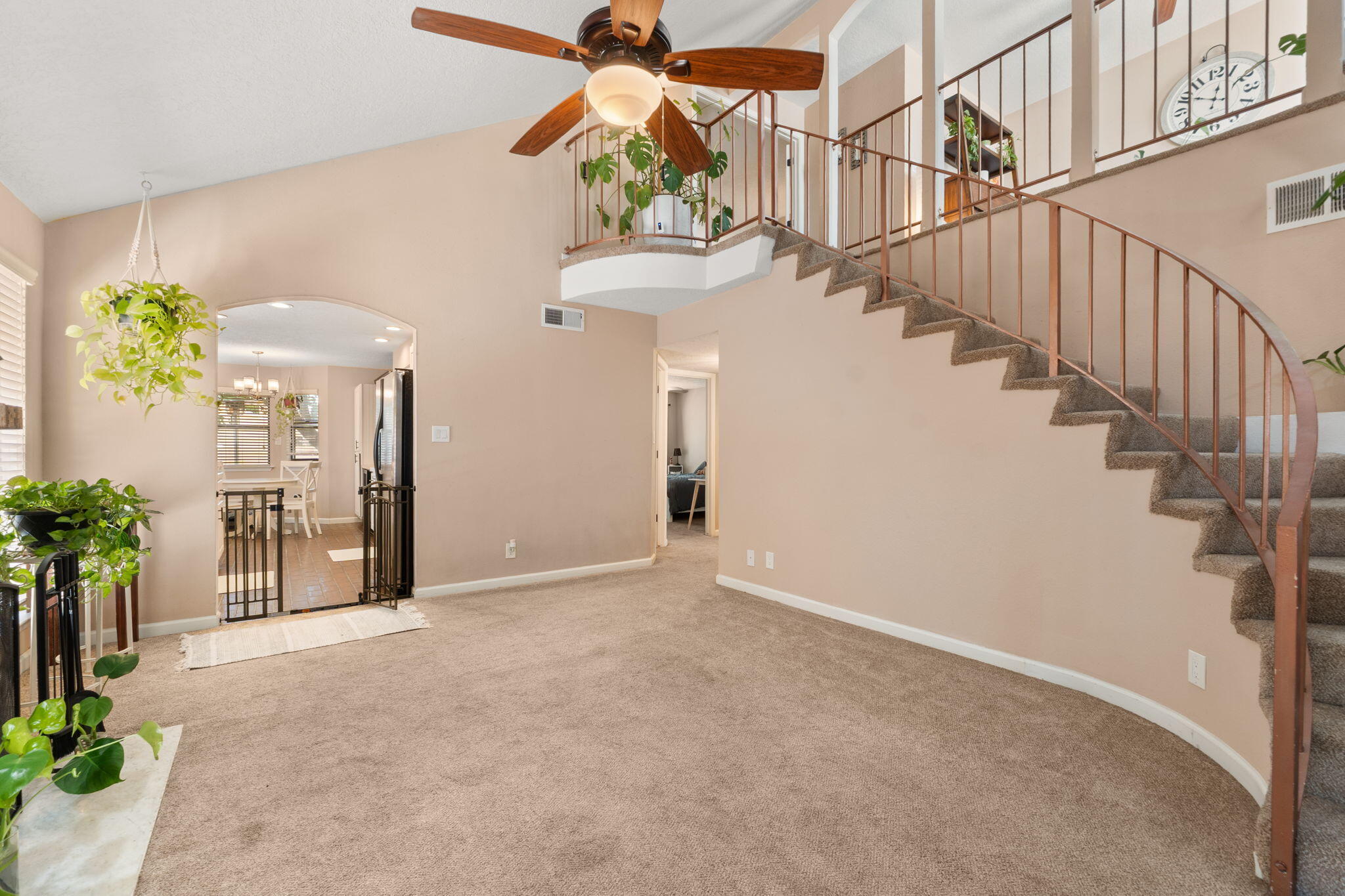 6104 MUSTANG Lane NW