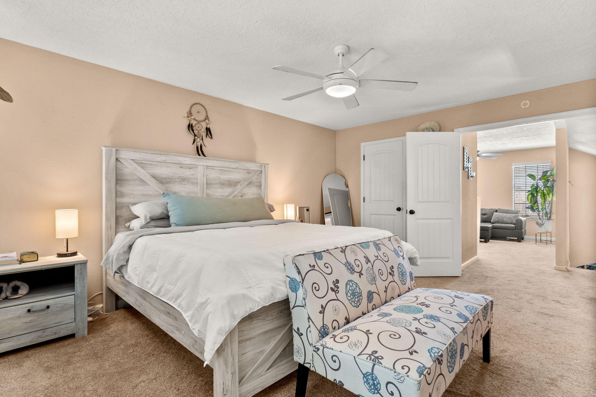 6104 MUSTANG Lane NW