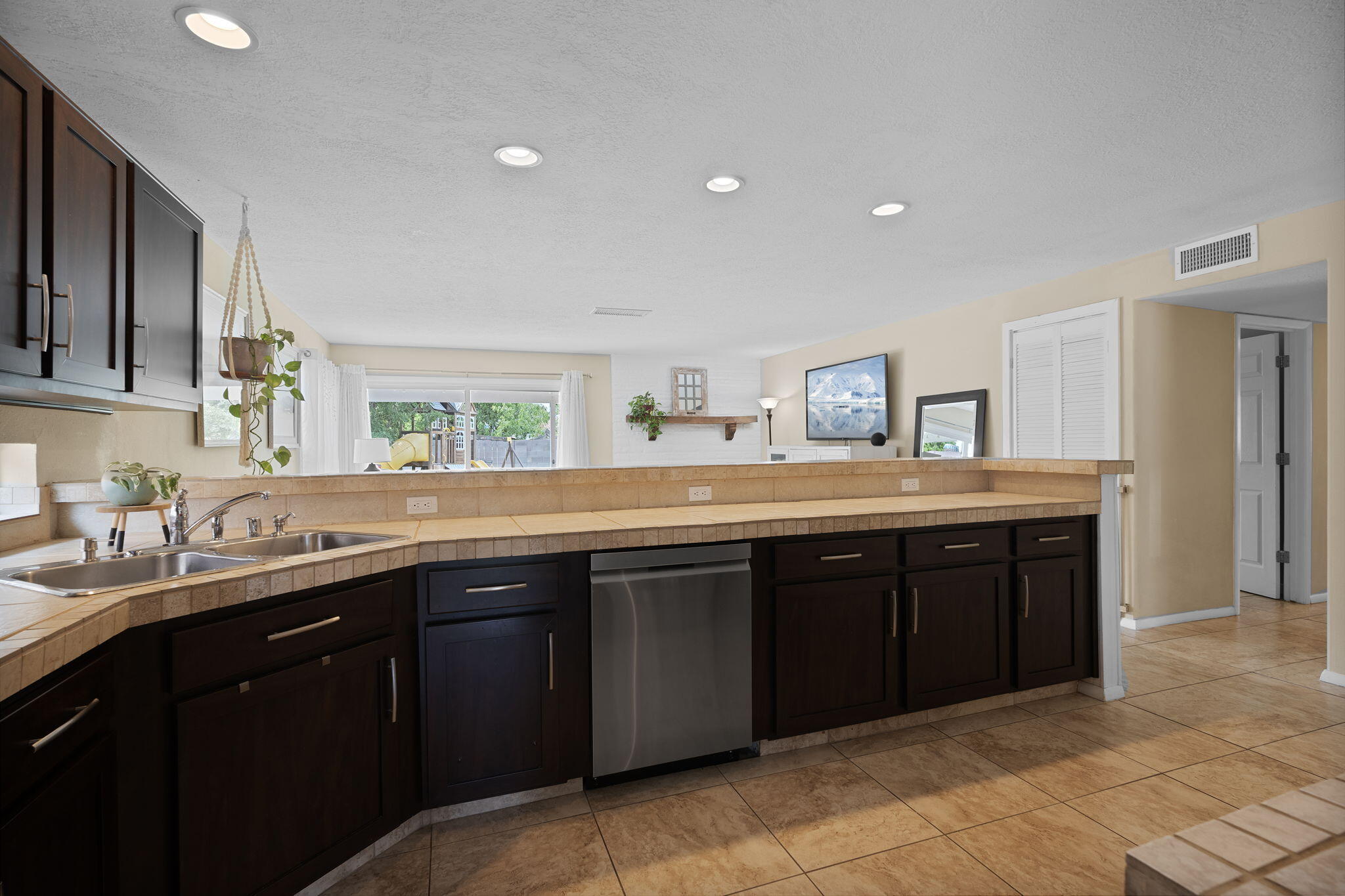 12412 SUMMER Avenue NE